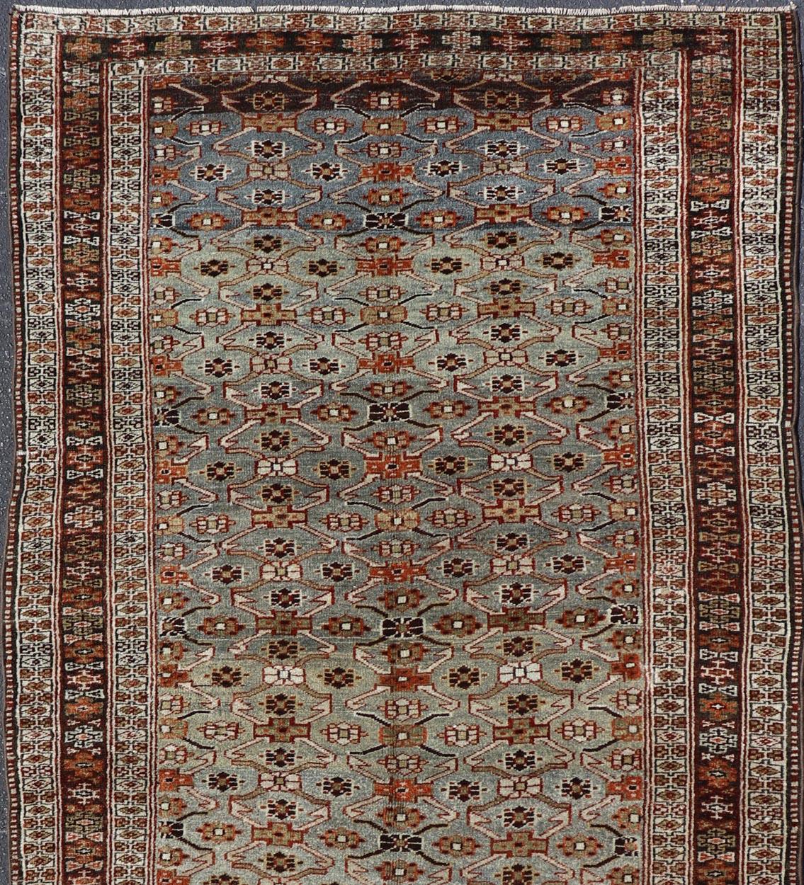 Antique Persian Kurdish Gallery Rug with Allover Geometric Design 5'1 x 10'6 Persa en venta