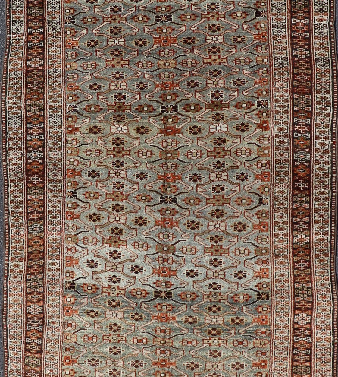 Antique Persian Kurdish Gallery Rug with Allover Geometric Design 5'1 x 10'6 Anudado a mano en venta