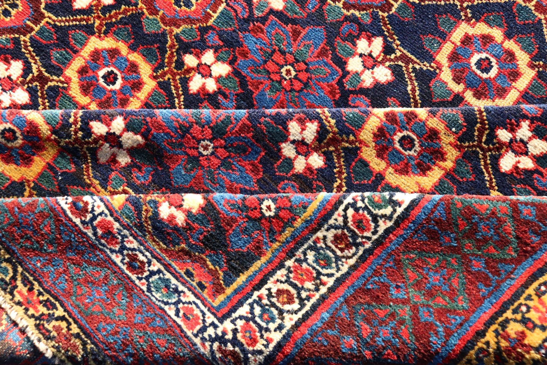 Antiker persisch-kurdischer Gallery-Teppich mit kompliziertem Blumenmuster 6'5 x 12'5 im Angebot 2