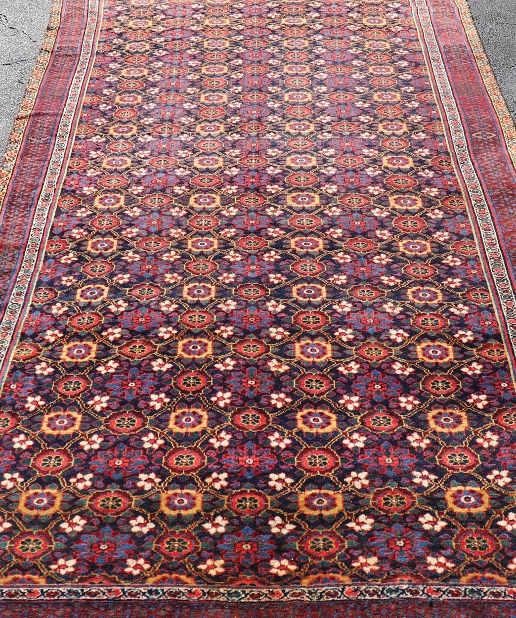 Antiker persisch-kurdischer Gallery-Teppich mit kompliziertem Blumenmuster 6'5 x 12'5 im Angebot 3