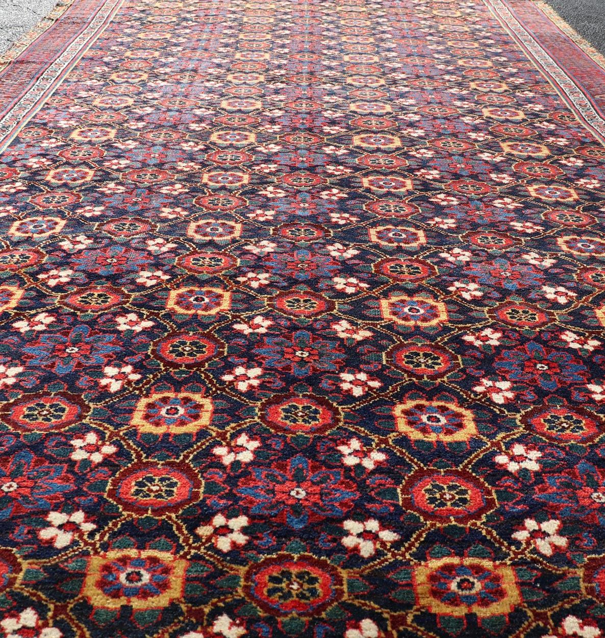 Antiker persisch-kurdischer Gallery-Teppich mit kompliziertem Blumenmuster 6'5 x 12'5 im Angebot 4