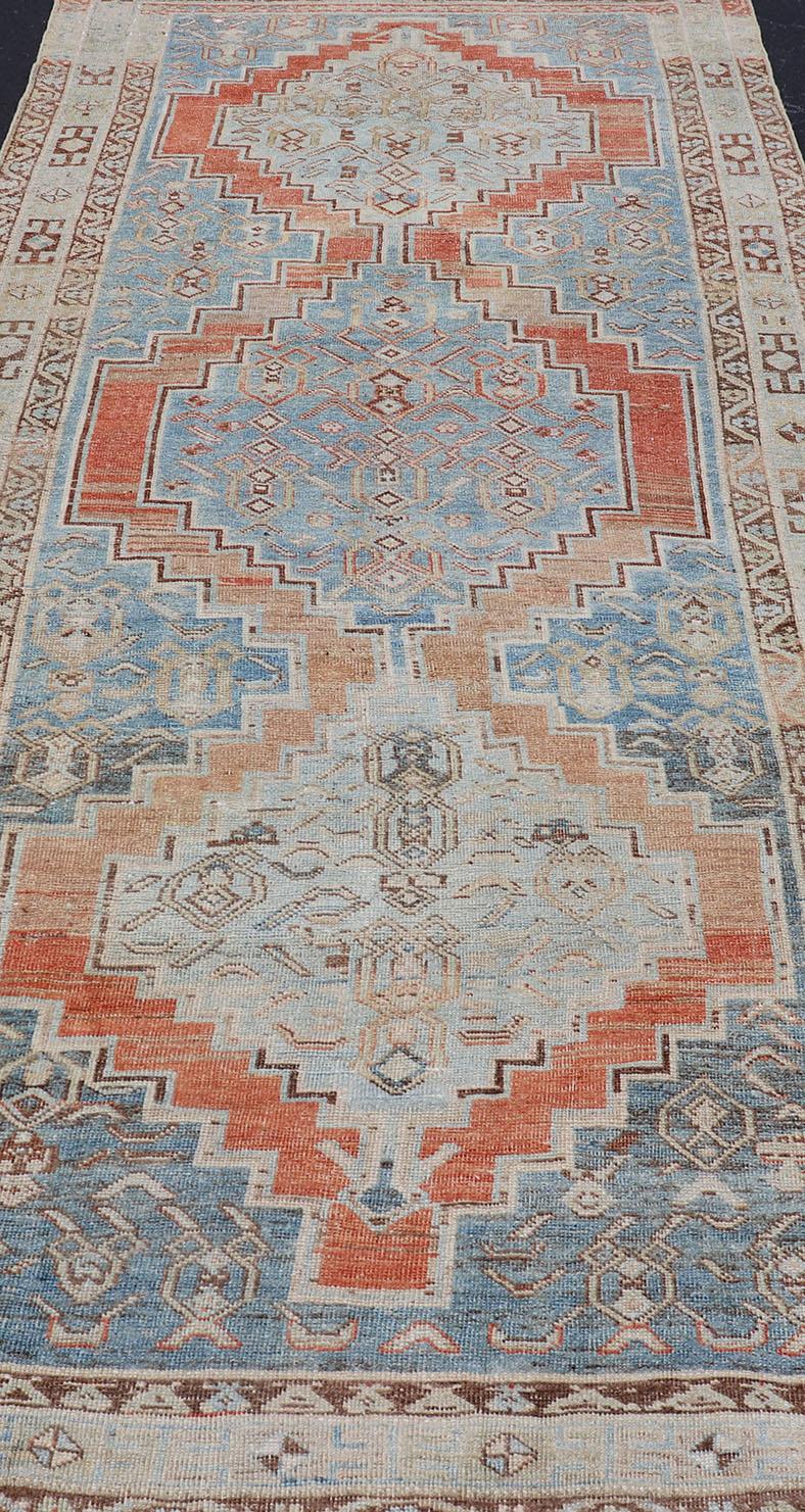 Ancien tapis persan Kurdish Gallery avec de grands médaillons en bleu doux5'0 x 11'2 en vente 6