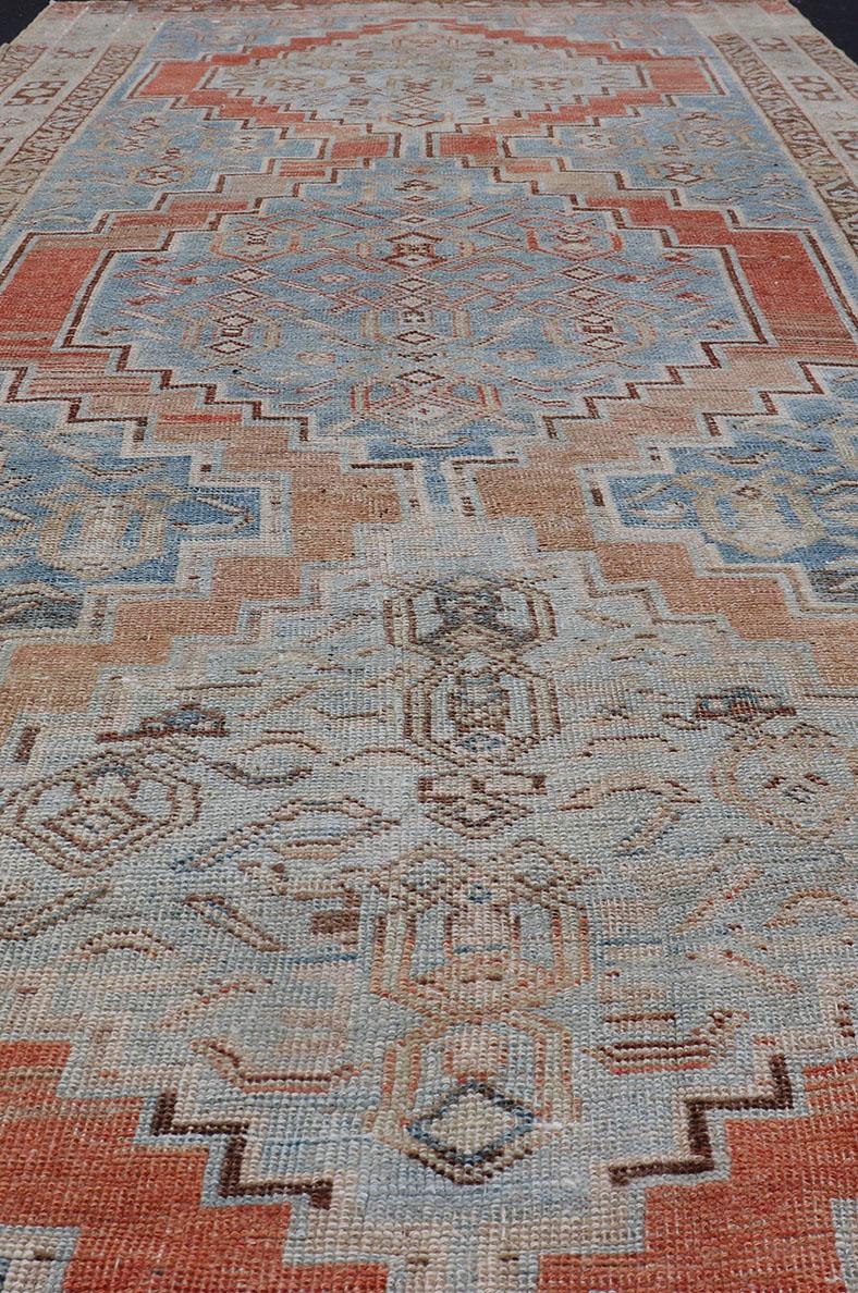 Ancien tapis persan Kurdish Gallery avec de grands médaillons en bleu doux5'0 x 11'2 en vente 7