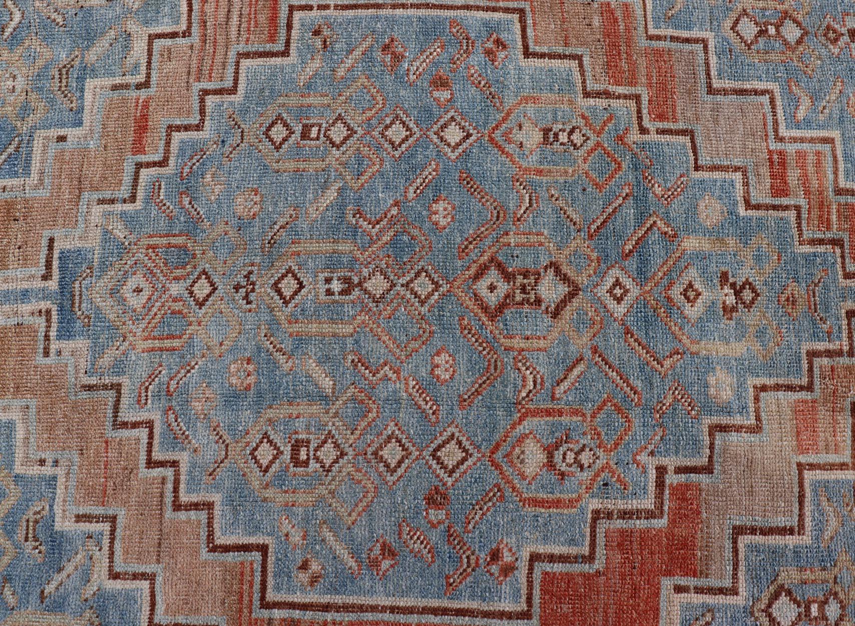 Malayer Ancien tapis persan Kurdish Gallery avec de grands médaillons en bleu doux5'0 x 11'2 en vente