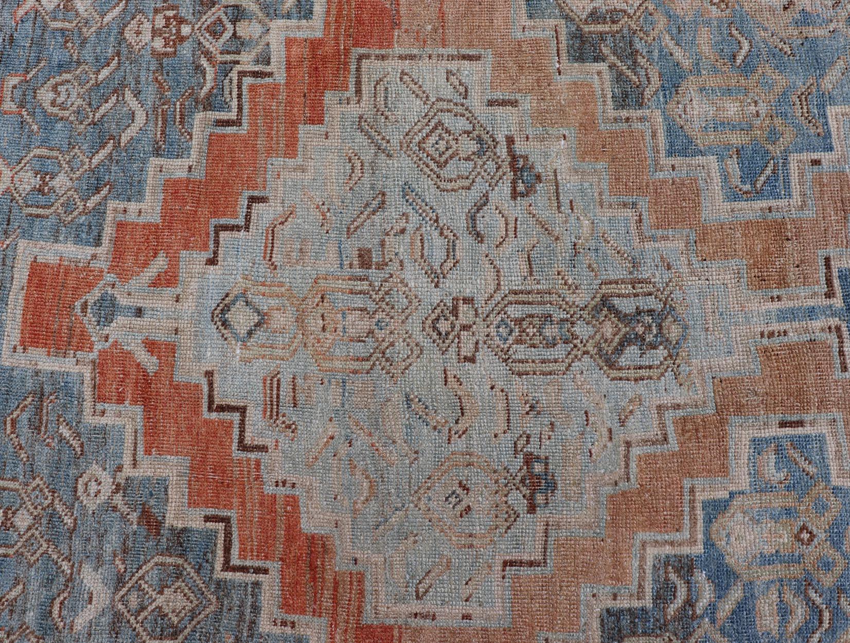 Perse Ancien tapis persan Kurdish Gallery avec de grands médaillons en bleu doux5'0 x 11'2 en vente