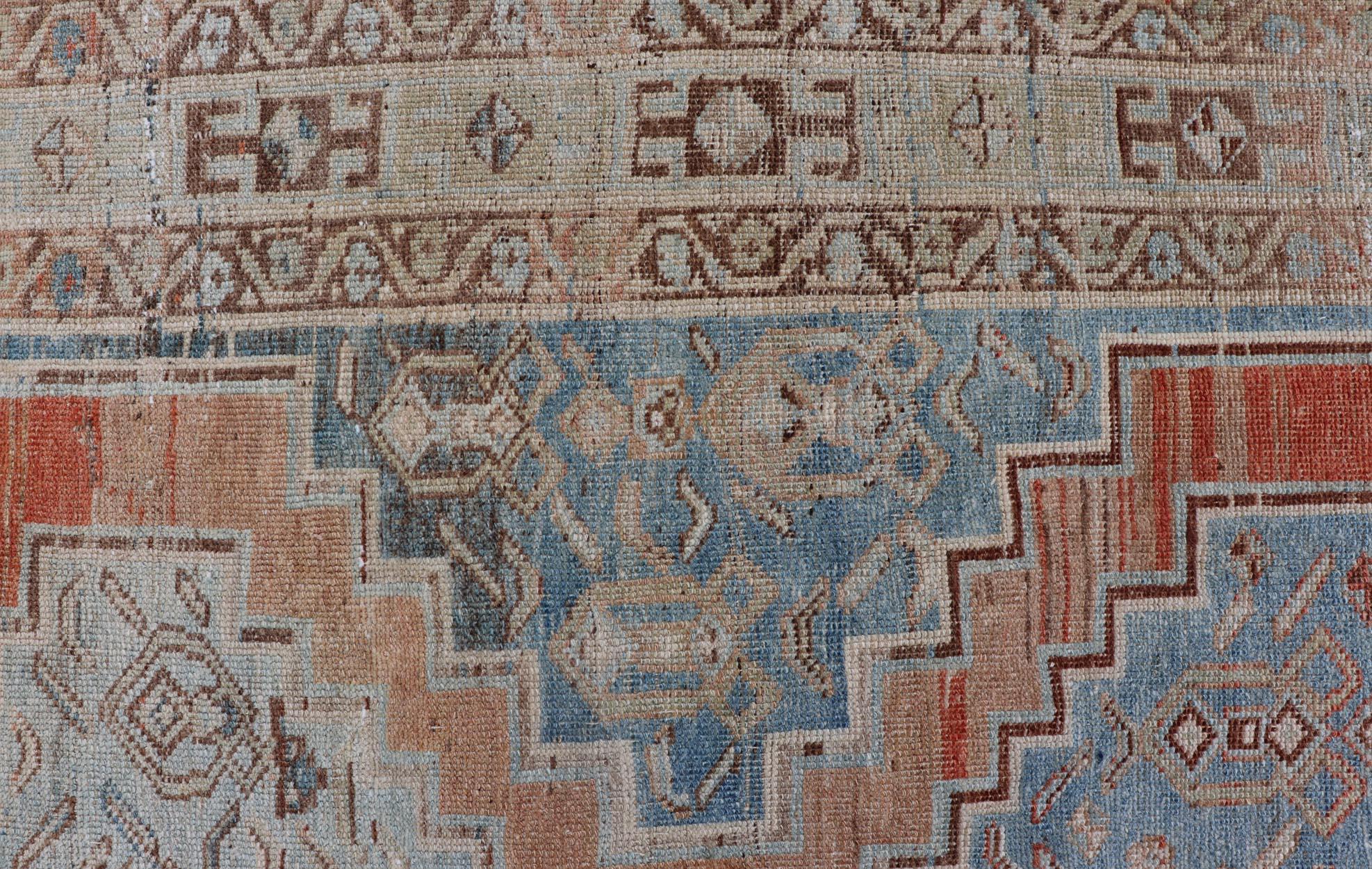 Noué à la main Ancien tapis persan Kurdish Gallery avec de grands médaillons en bleu doux5'0 x 11'2 en vente