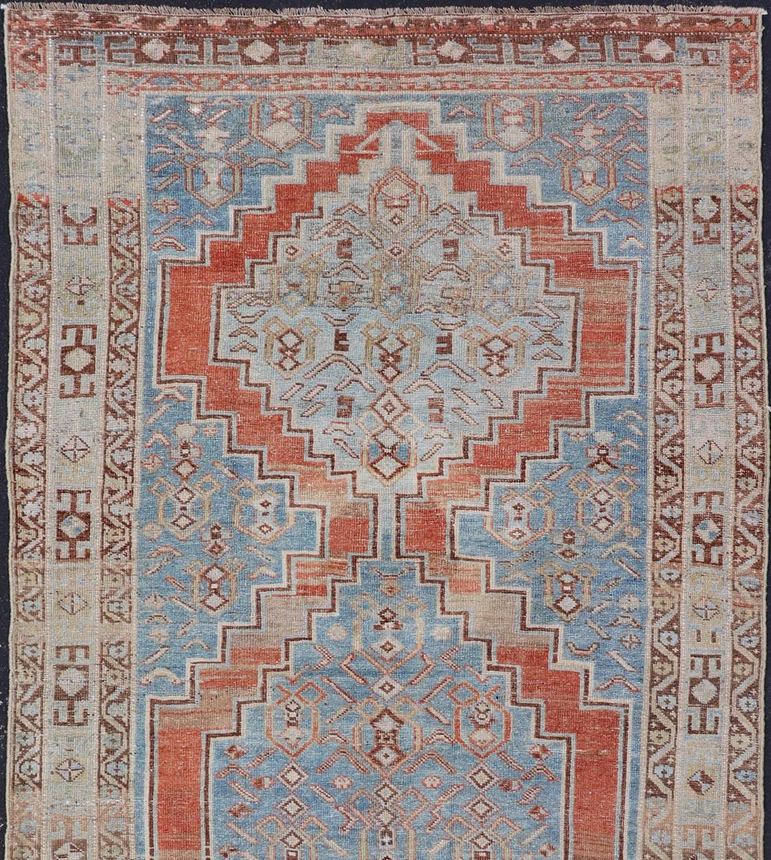 Ancien tapis persan Kurdish Gallery avec de grands médaillons en bleu doux5'0 x 11'2 en vente 1
