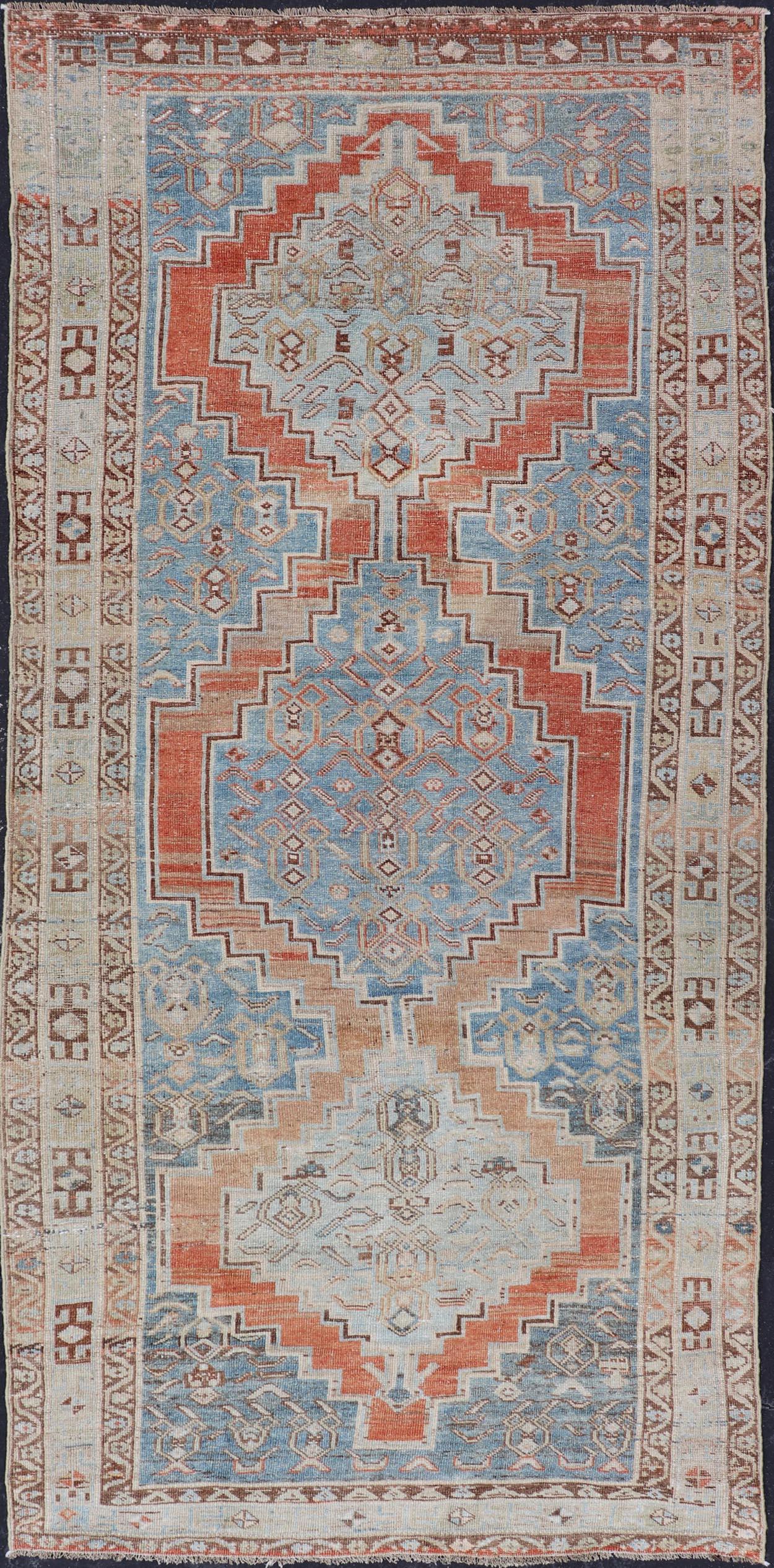 Ancien tapis persan Kurdish Gallery avec de grands médaillons en bleu doux5
0 x 11
2 en vente