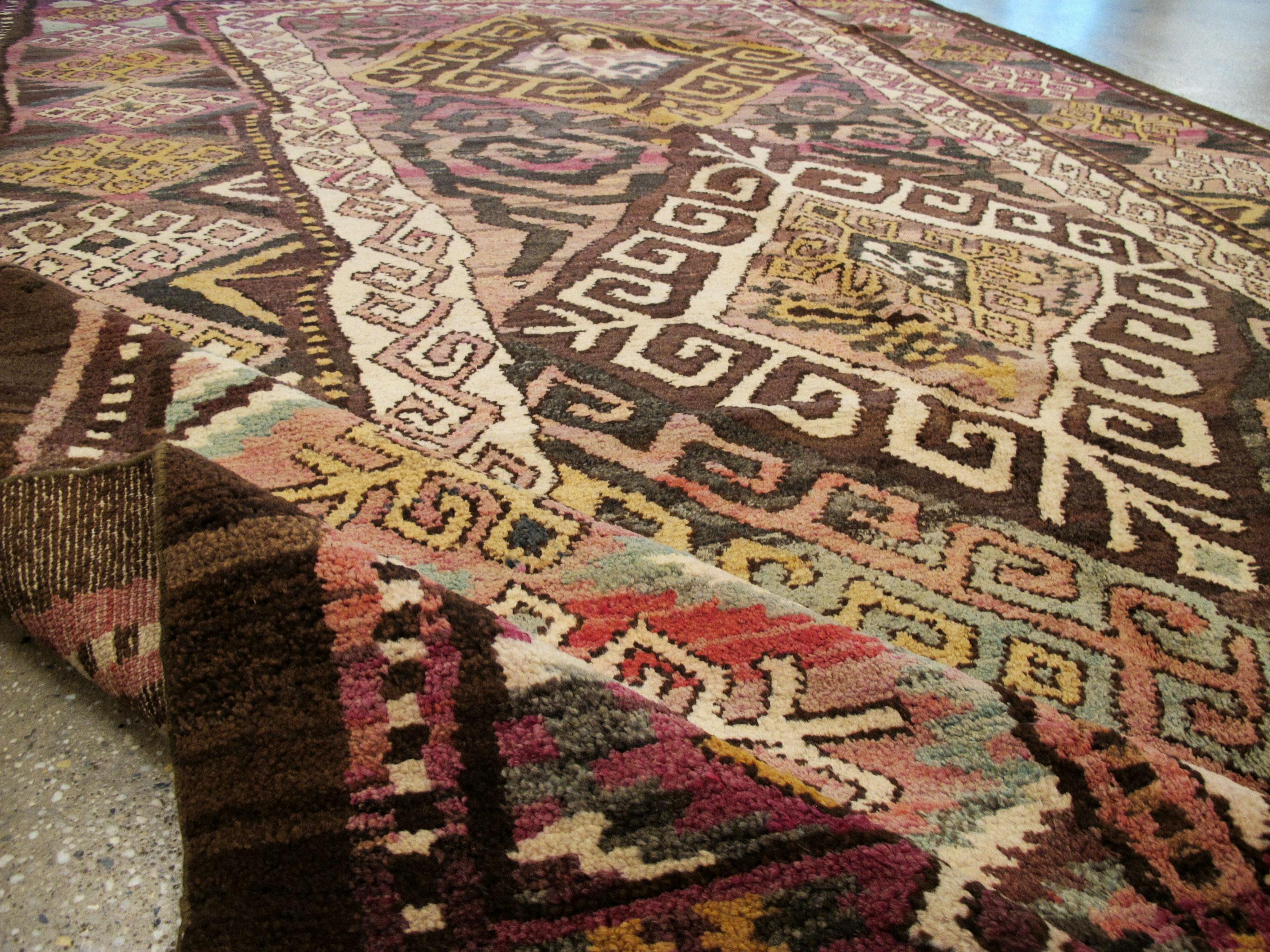 Alfombra de acento tribal persa abstracta única de principios del siglo XX en venta 9