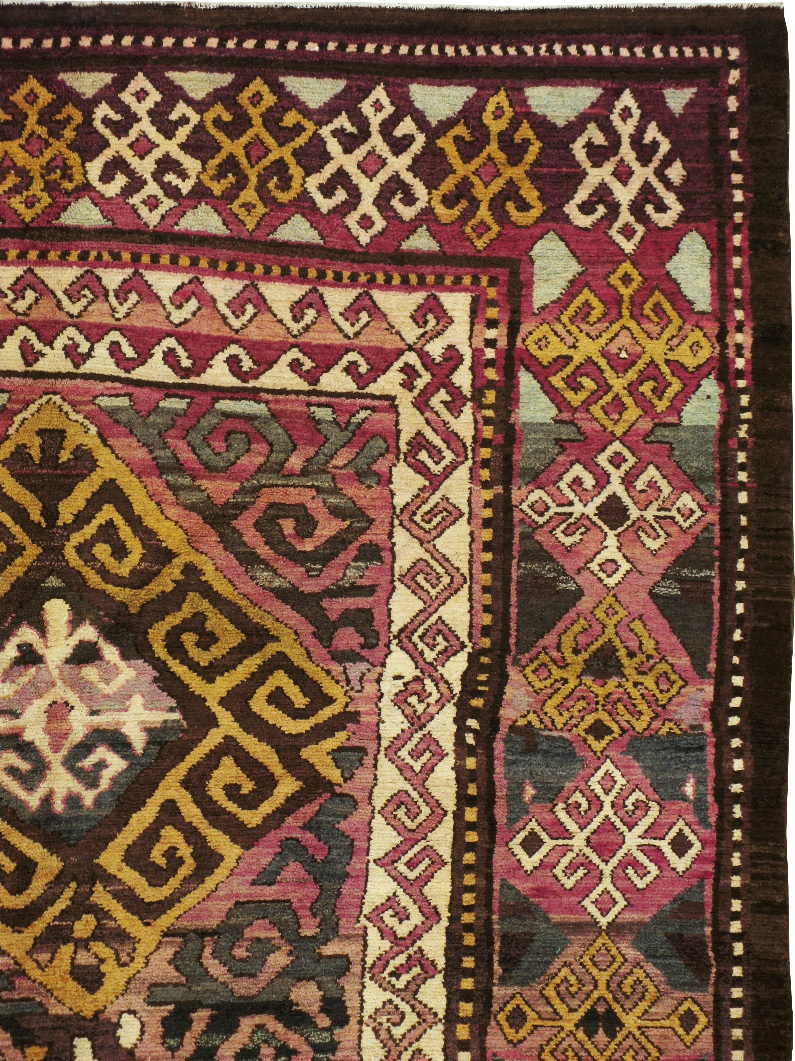 Alfombra de acento tribal persa abstracta única de principios del siglo XX Persa en venta