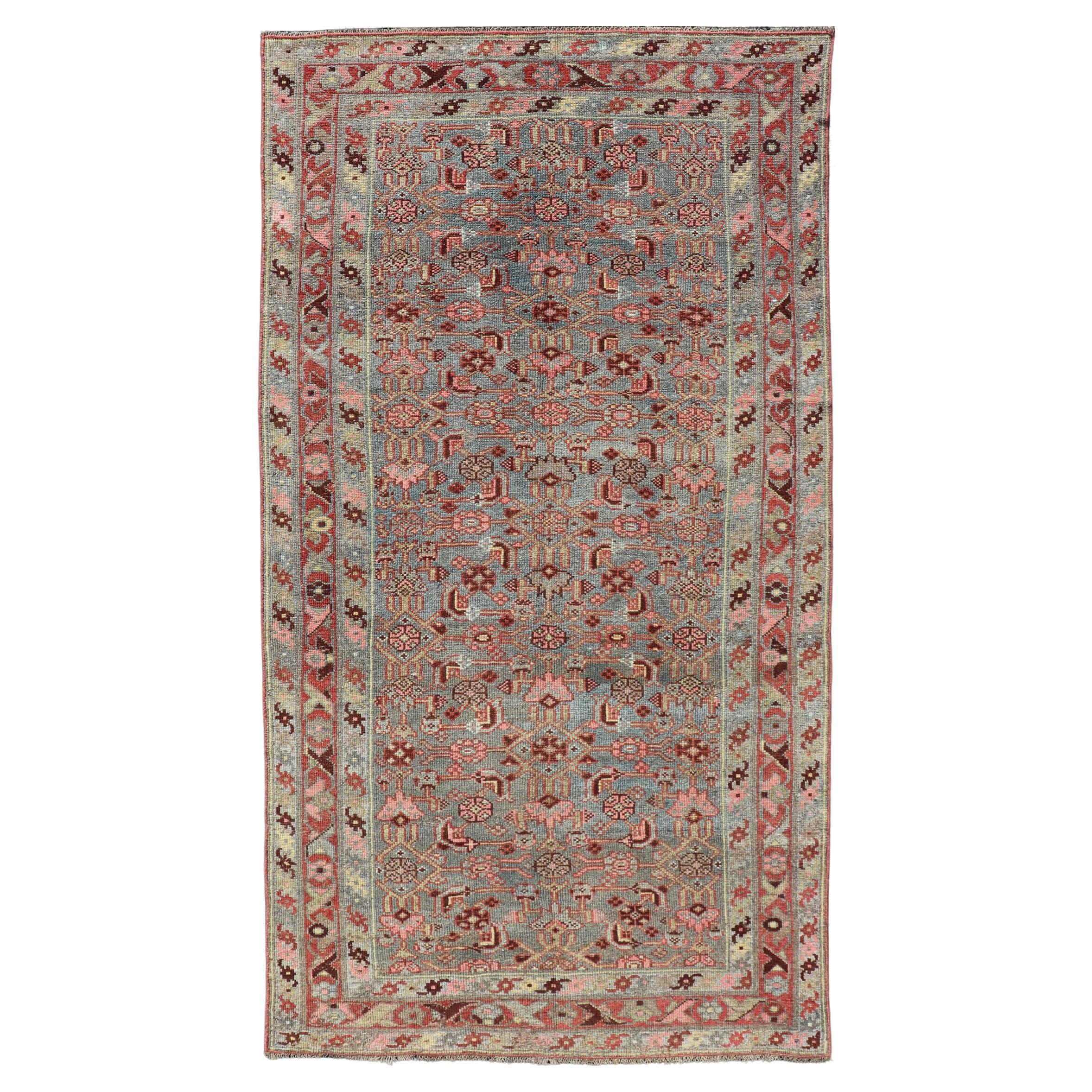 Tapis persan ancien du Kurdistan en bleu, vert, marron et rouge doux