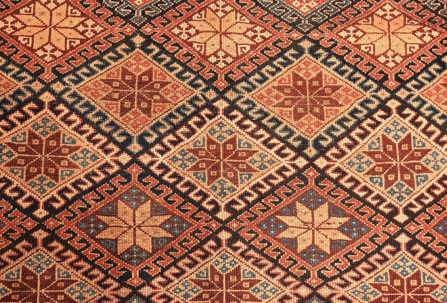 Antiker persischer Kurdenteppich. Größe: 5 Fuß 2 Zoll x 11 Fuß 8 Zoll (Stammeskunst) im Angebot