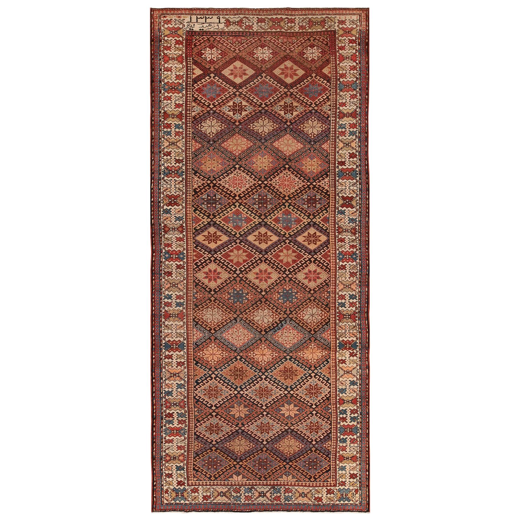 Antiker persischer Kurdenteppich. Größe: 5 Fuß 2 Zoll x 11 Fuß 8 Zoll im Angebot