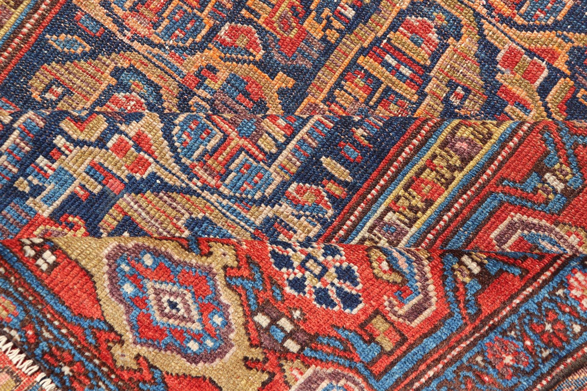 Tapis persan kurde ancien avec motifs sur toute sa surface vibrants 3'10 x 5'10 en vente 2