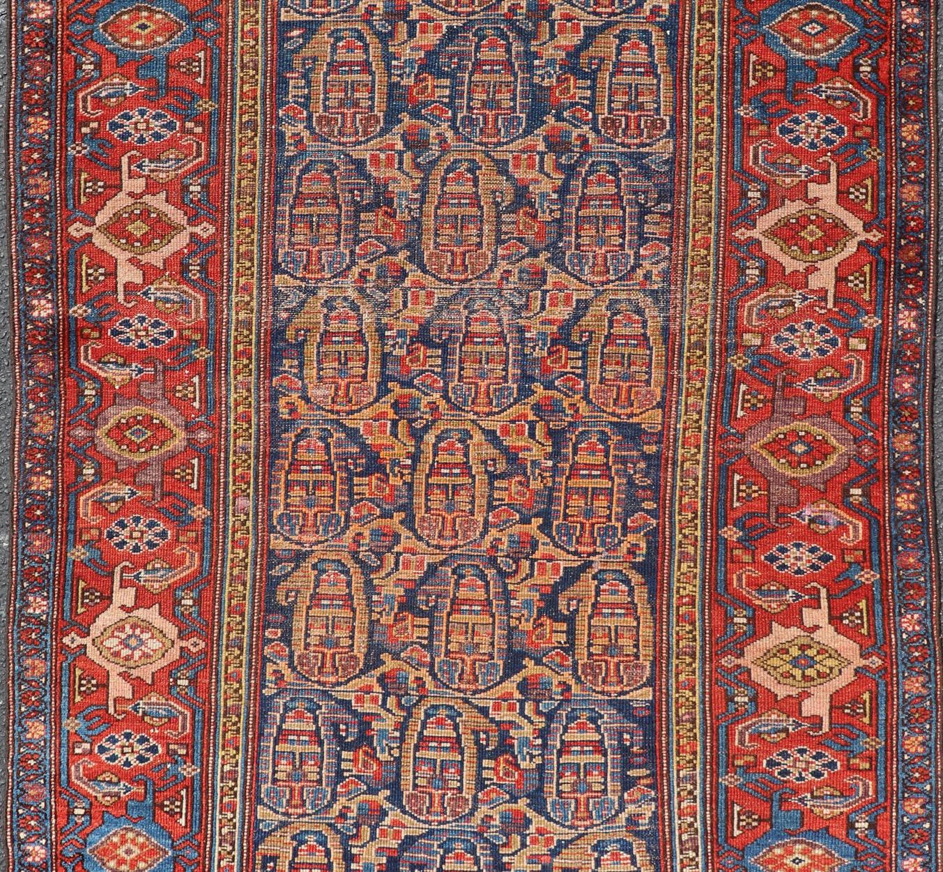 20ième siècle Tapis persan kurde ancien avec motifs sur toute sa surface vibrants 3'10 x 5'10 en vente