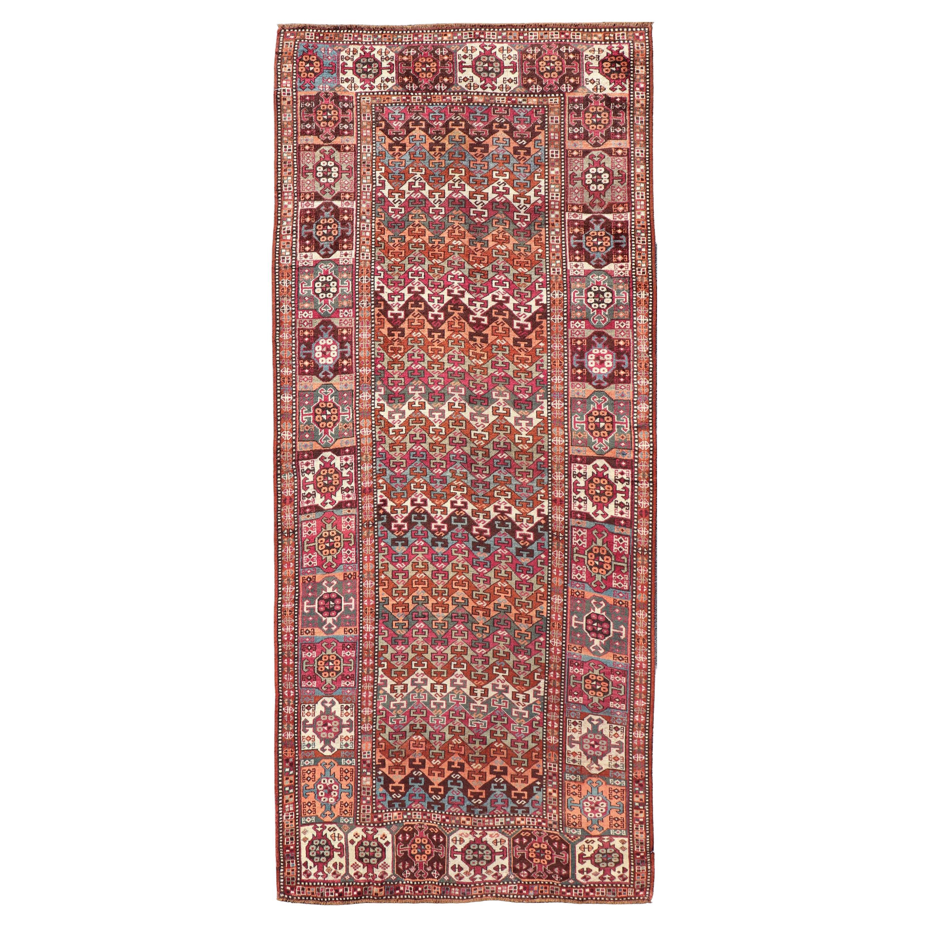 Tappeto antico persiano curdo con motivi tribali vivaci e colori intensi 4'1 x 9'9