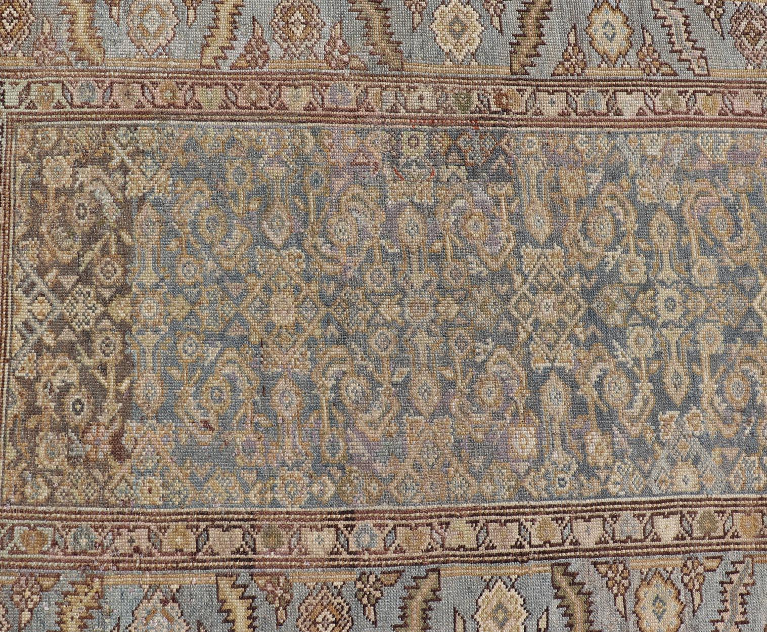 Antigua Alfombra Persa Kurda con Suelo Descolorido y Diseño Repetido3'2 x 14'6 en venta 5