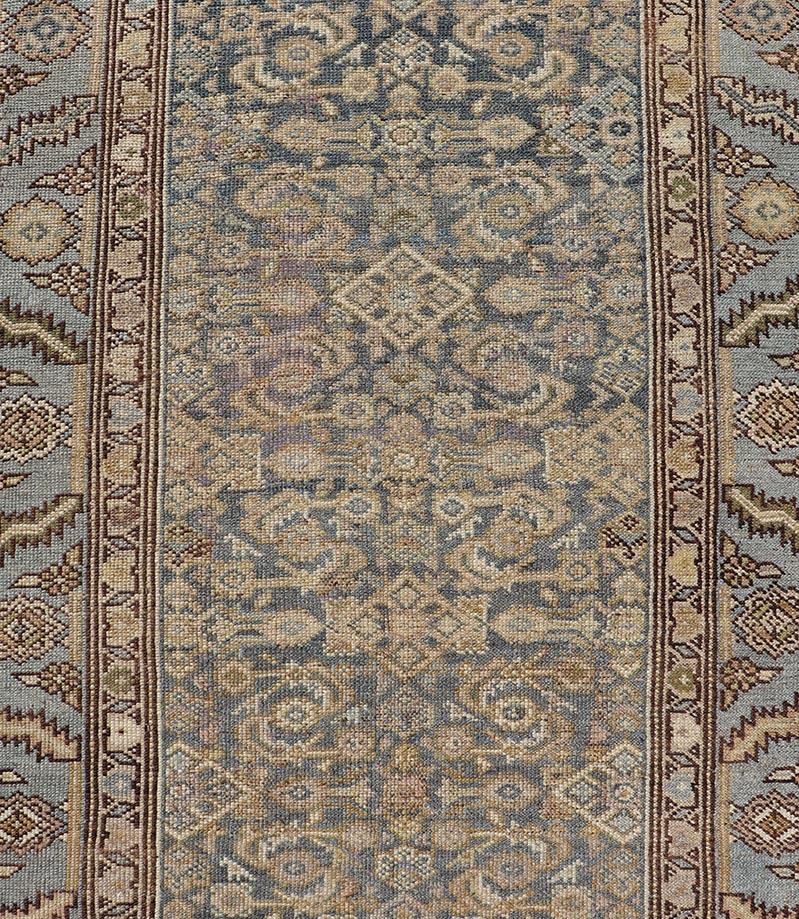 Antigua Alfombra Persa Kurda con Suelo Descolorido y Diseño Repetido3'2 x 14'6 en venta 6