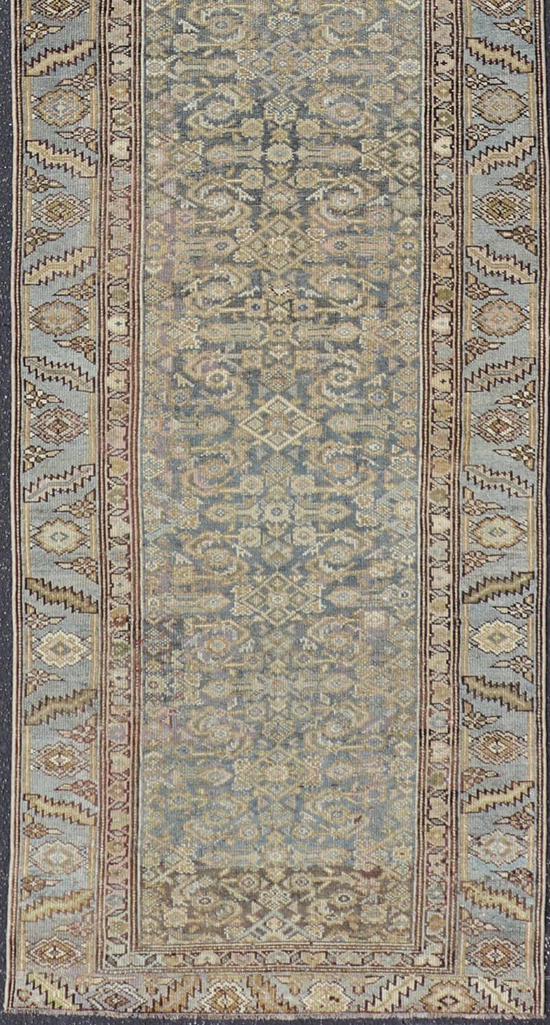 Antigua Alfombra Persa Kurda con Suelo Descolorido y Diseño Repetido3'2 x 14'6 en Bueno estado para la venta en Atlanta, GA
