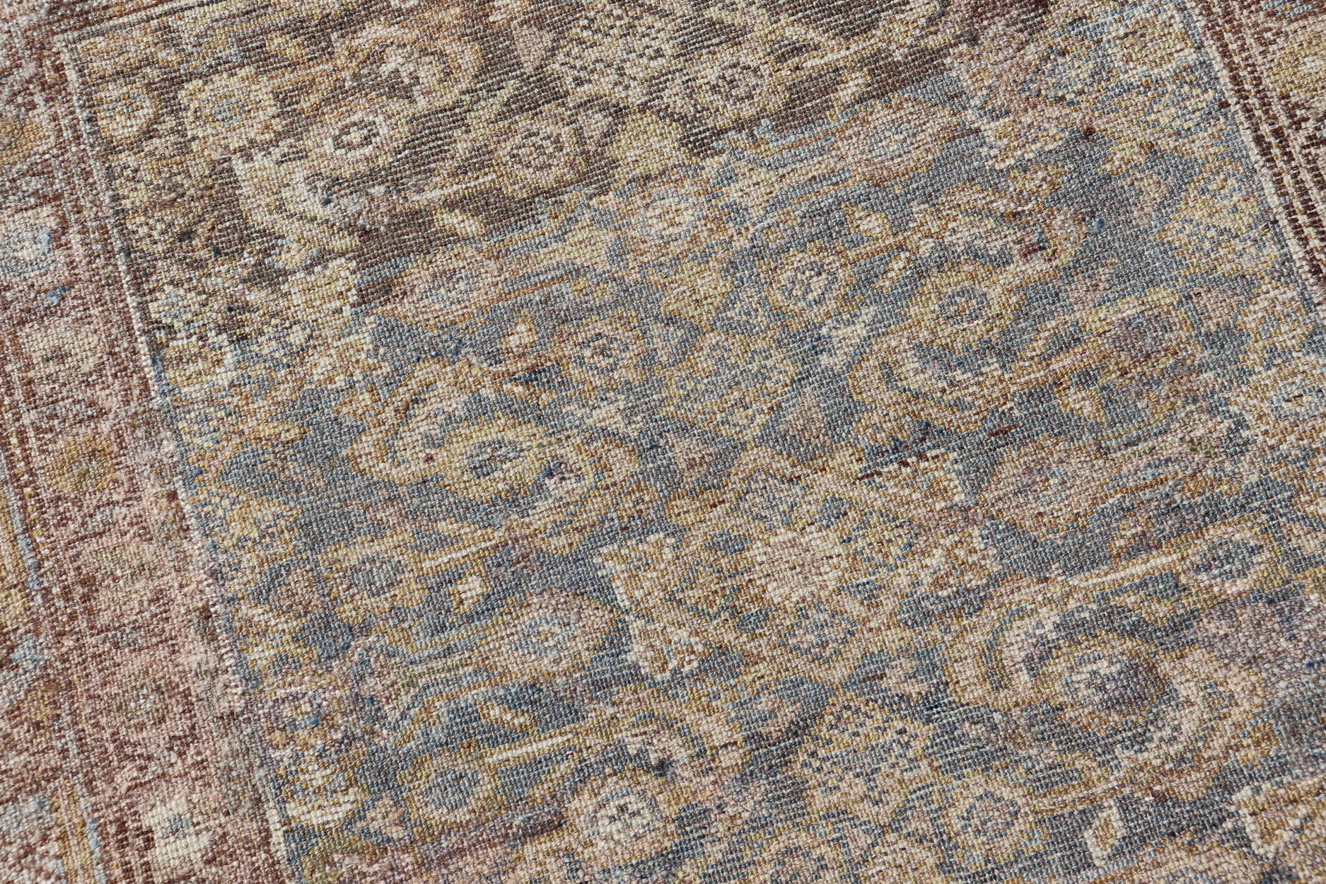 Antigua Alfombra Persa Kurda con Suelo Descolorido y Diseño Repetido3'2 x 14'6 siglo XX en venta