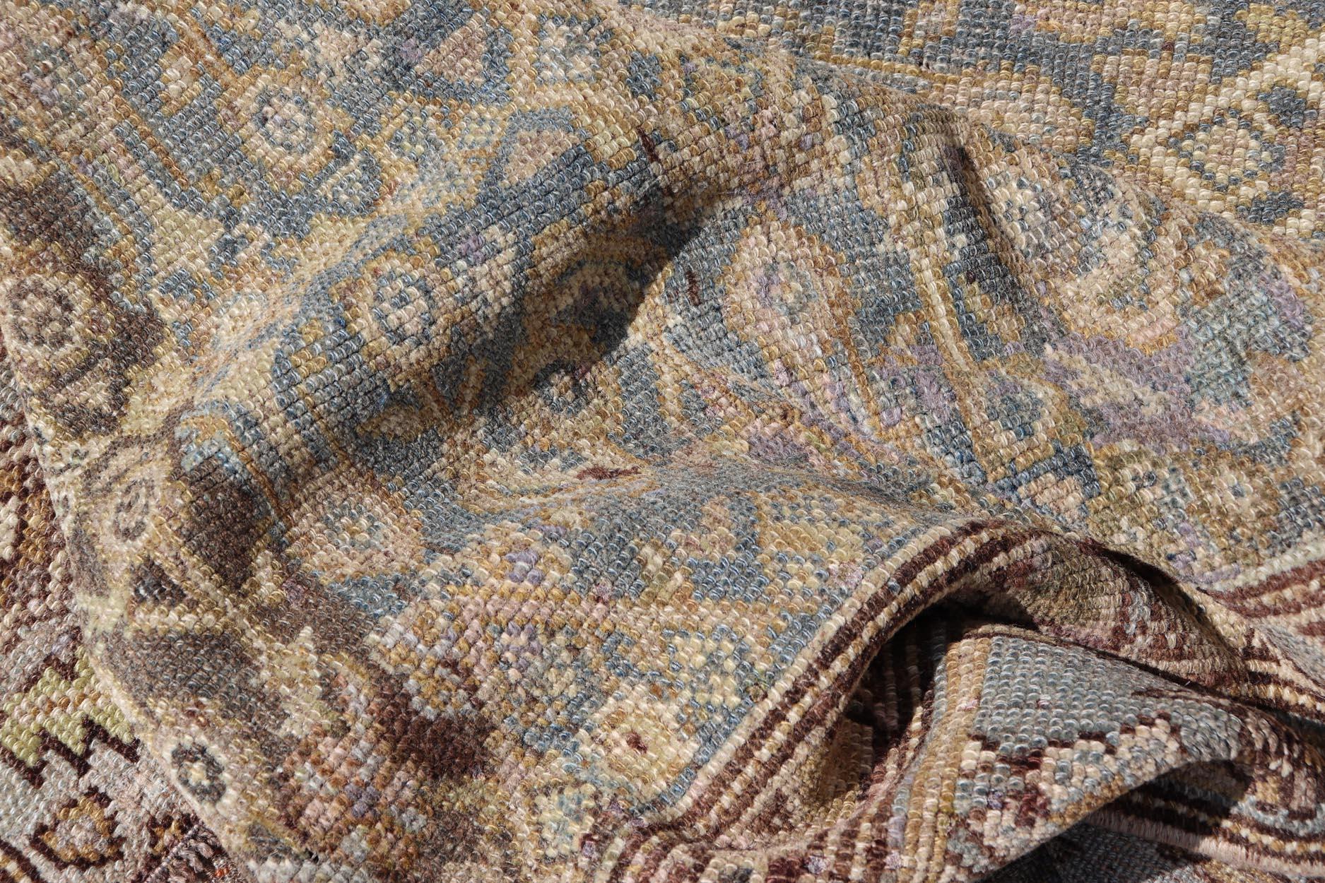 Antigua Alfombra Persa Kurda con Suelo Descolorido y Diseño Repetido3'2 x 14'6 en venta 1