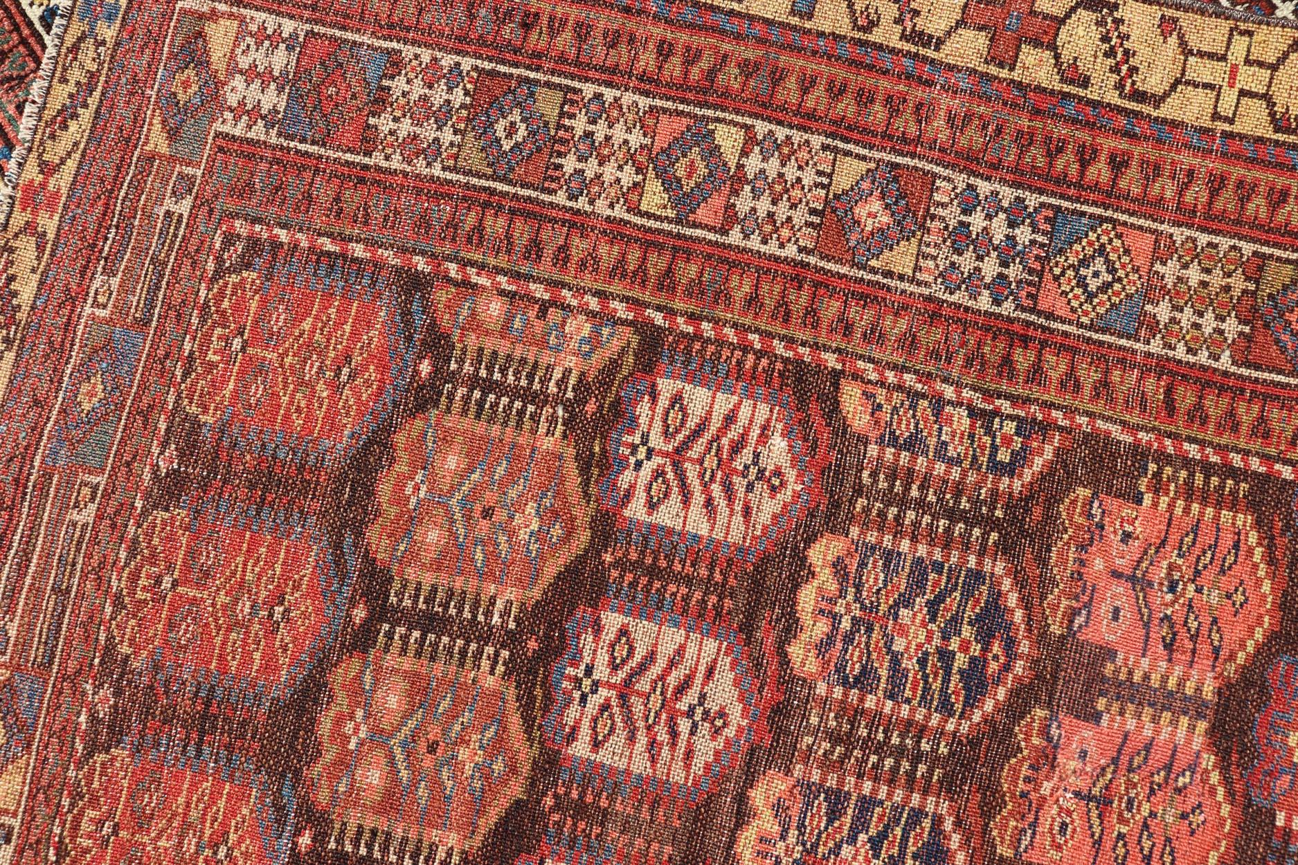 Antiker persischer kurdischer Läufer mit Stammesmotiven in Rot und Gelb 3'3 x 8'4 (20. Jahrhundert) im Angebot