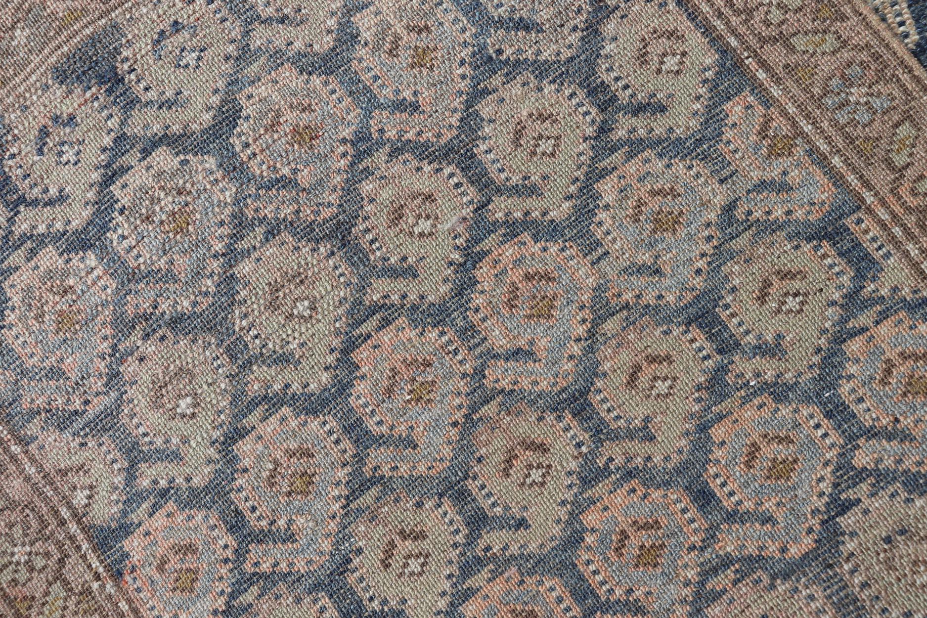 Antiker persischer Kurdischer Stammes-Läufer mit detailliertem All-Over-Design 2'1 x 9'4 (Handgeknüpft) im Angebot