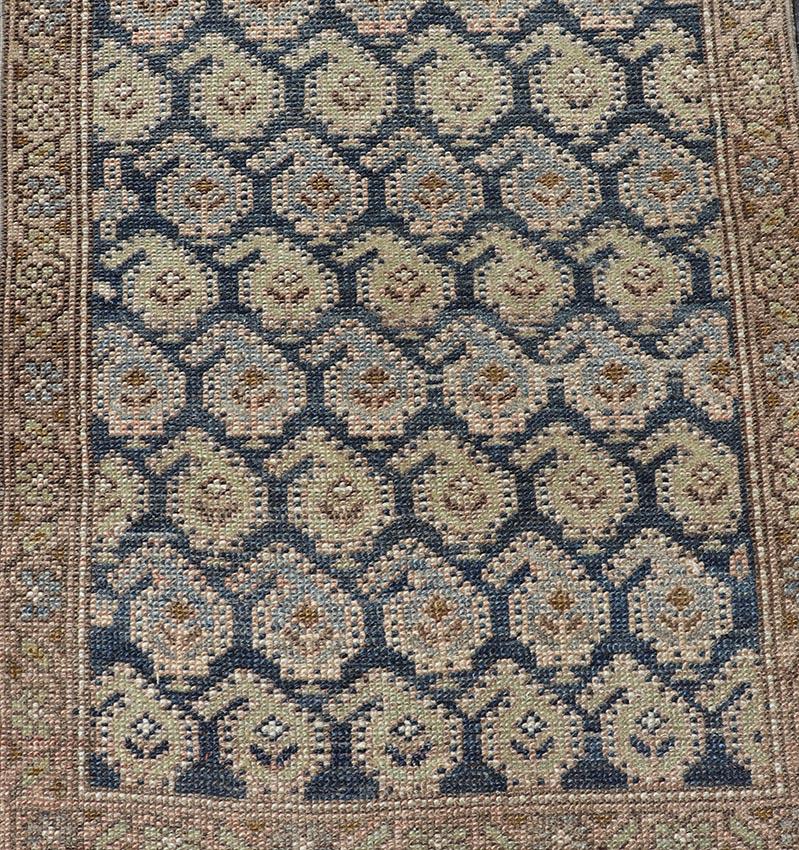 Antiker persischer Kurdischer Stammes-Läufer mit detailliertem All-Over-Design 2'1 x 9'4 (Wolle) im Angebot