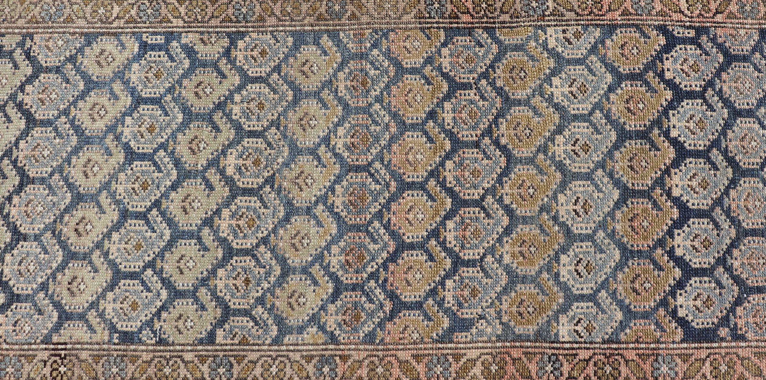 Antiker persischer Kurdischer Stammes-Läufer mit detailliertem All-Over-Design 2'1 x 9'4 im Angebot 1