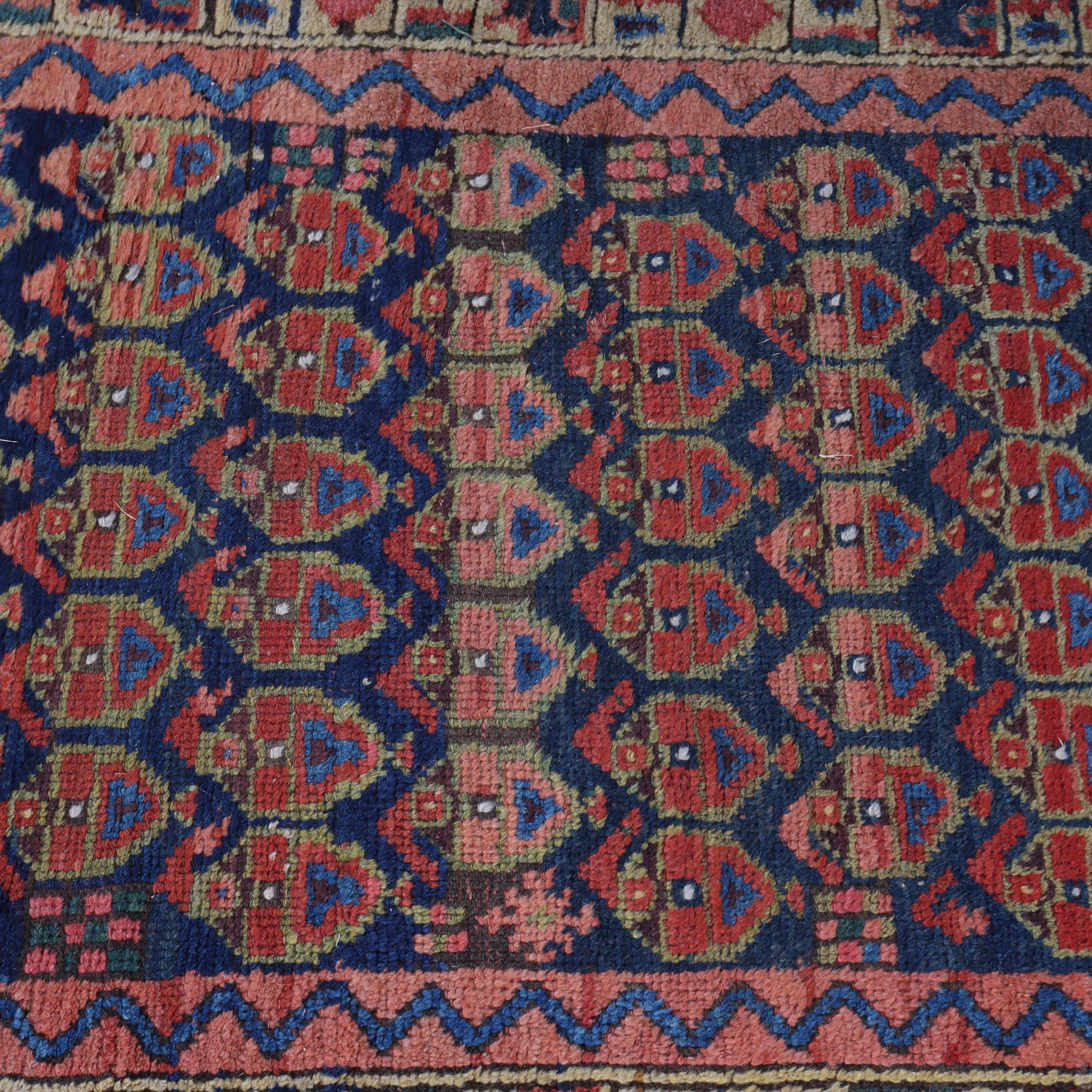Antiker persischer kurdischer Wollteppich Läufer mit Boteh-Muster C1920 im Angebot 1