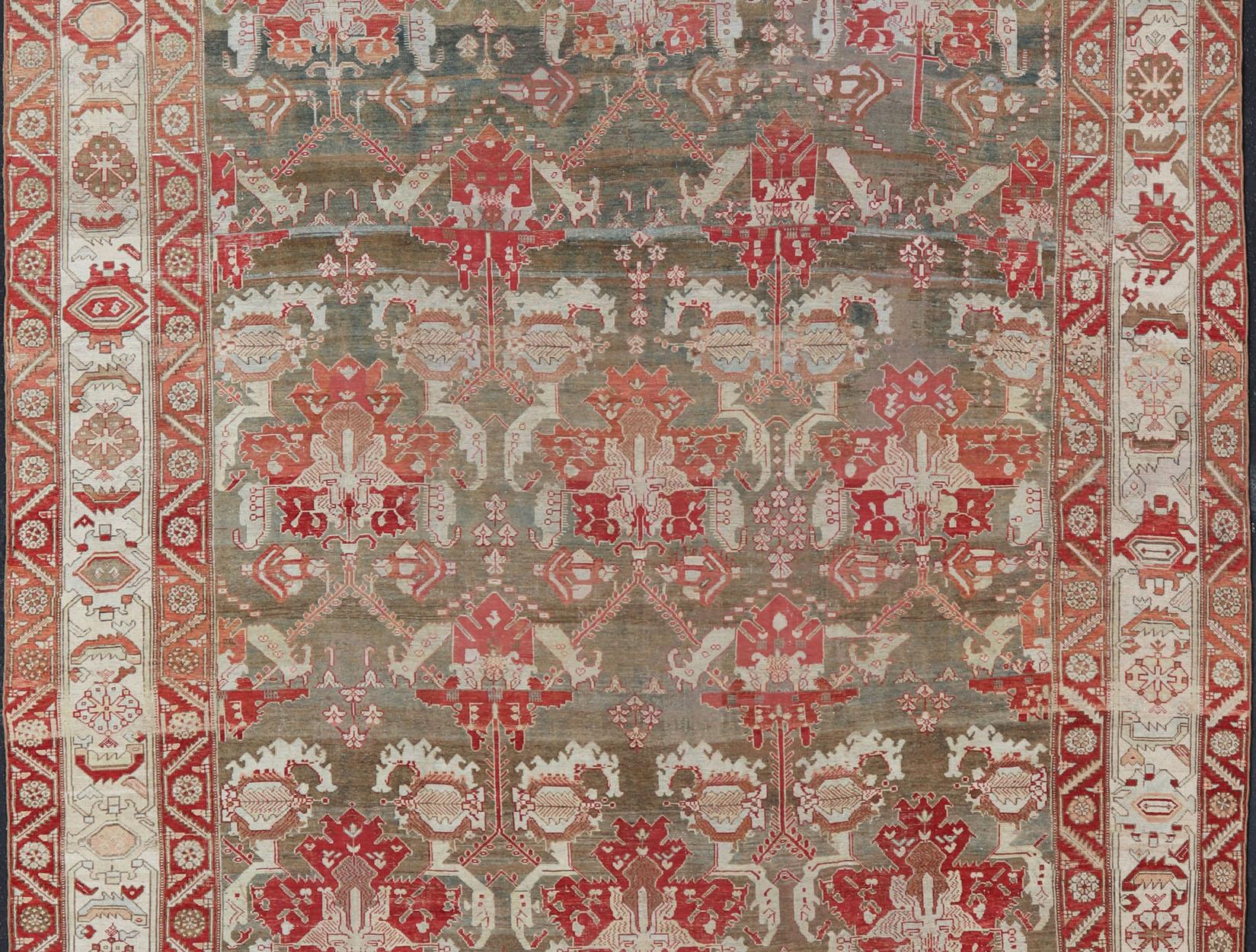 Laine Tapis persan ancien Bakhtiari à grande échelle à motif tribal en multicolore en vente