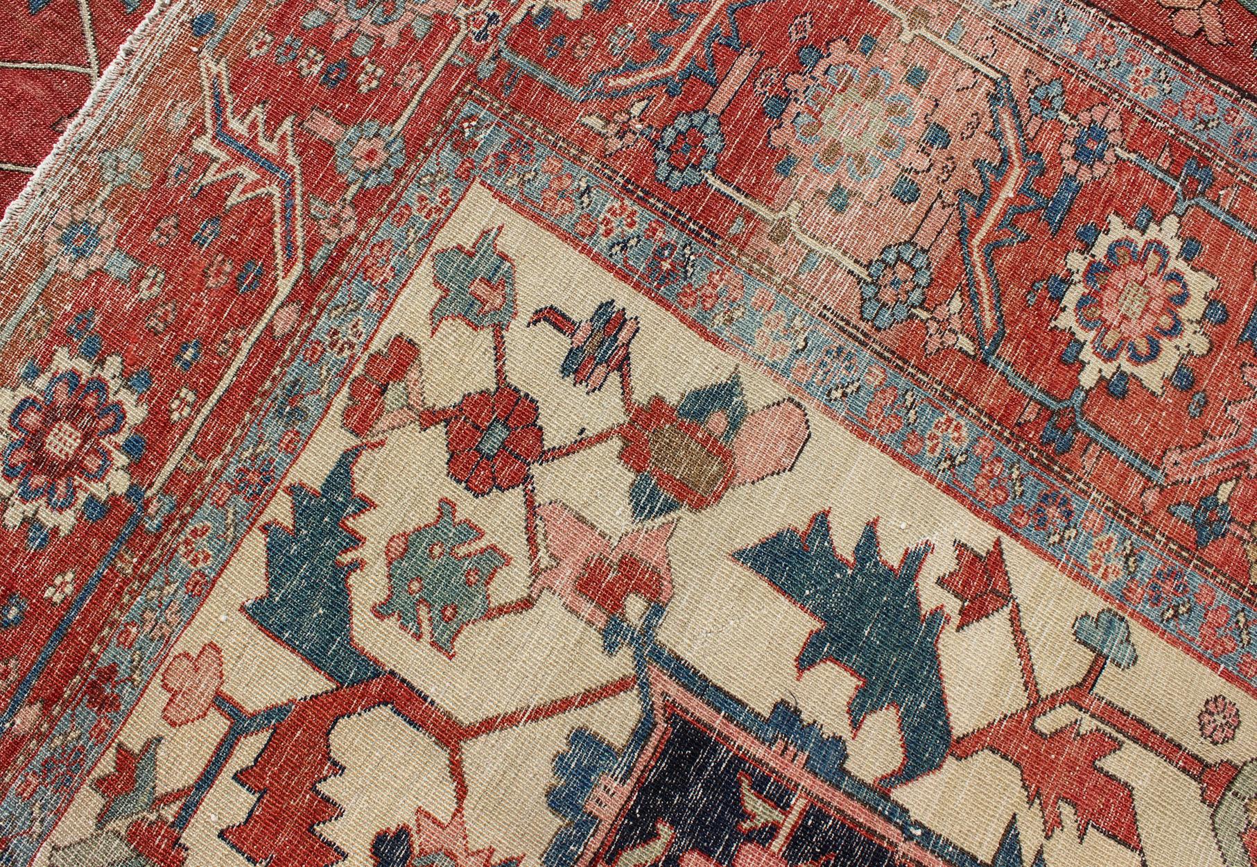 Gran Alfombra Persa Serapi Antigua en Rojo Desteñido, Azul Teal, Marfil 11'3 x 18'7 en venta 8