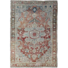 Grand tapis persan ancien Serapi en rouge doux, taupe, sarcelle claire et bleu
