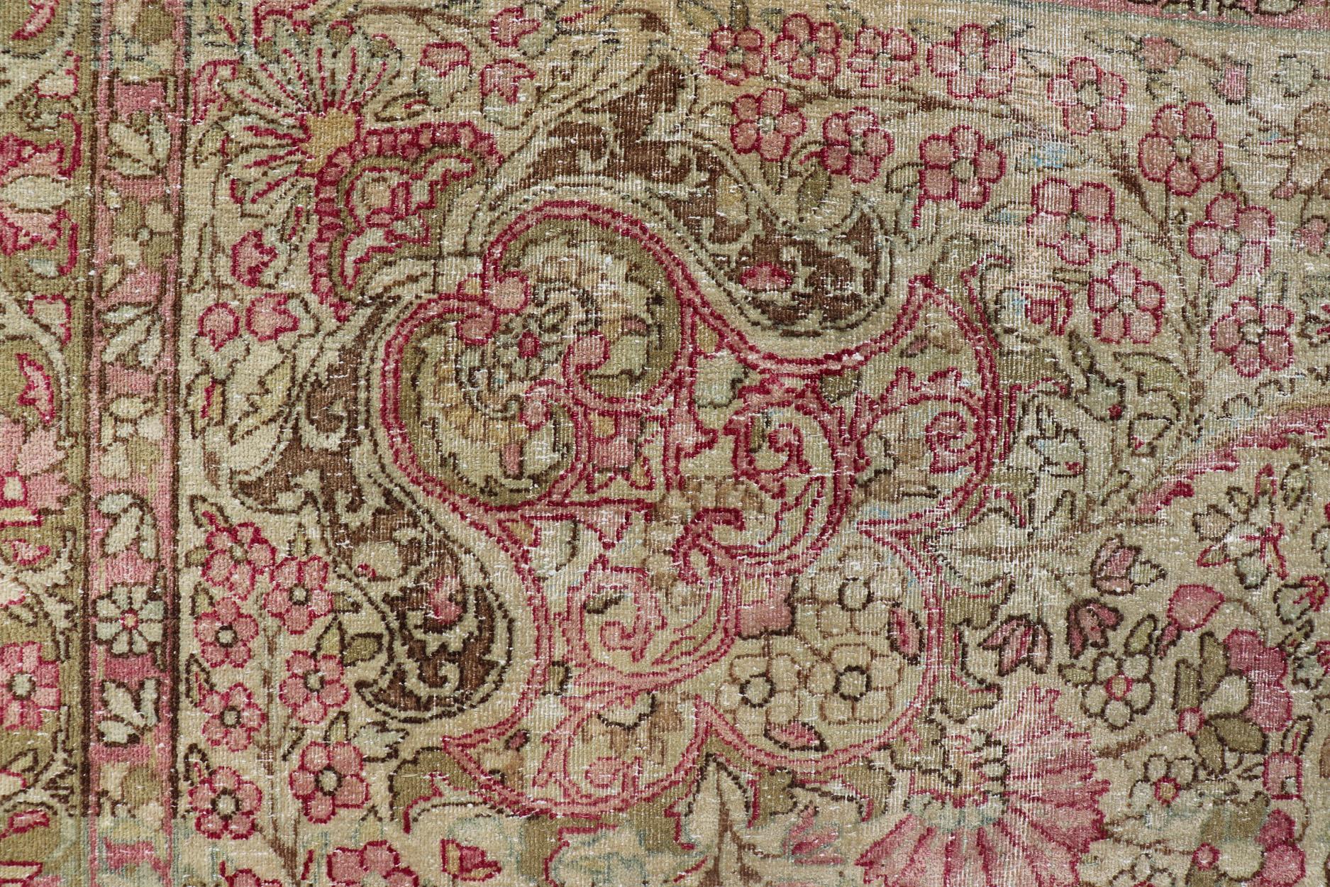 Antiker persischer Lavar Kerman-Teppich im Used-Look mit mehrfarbigen Blumenmotiven im Angebot 6