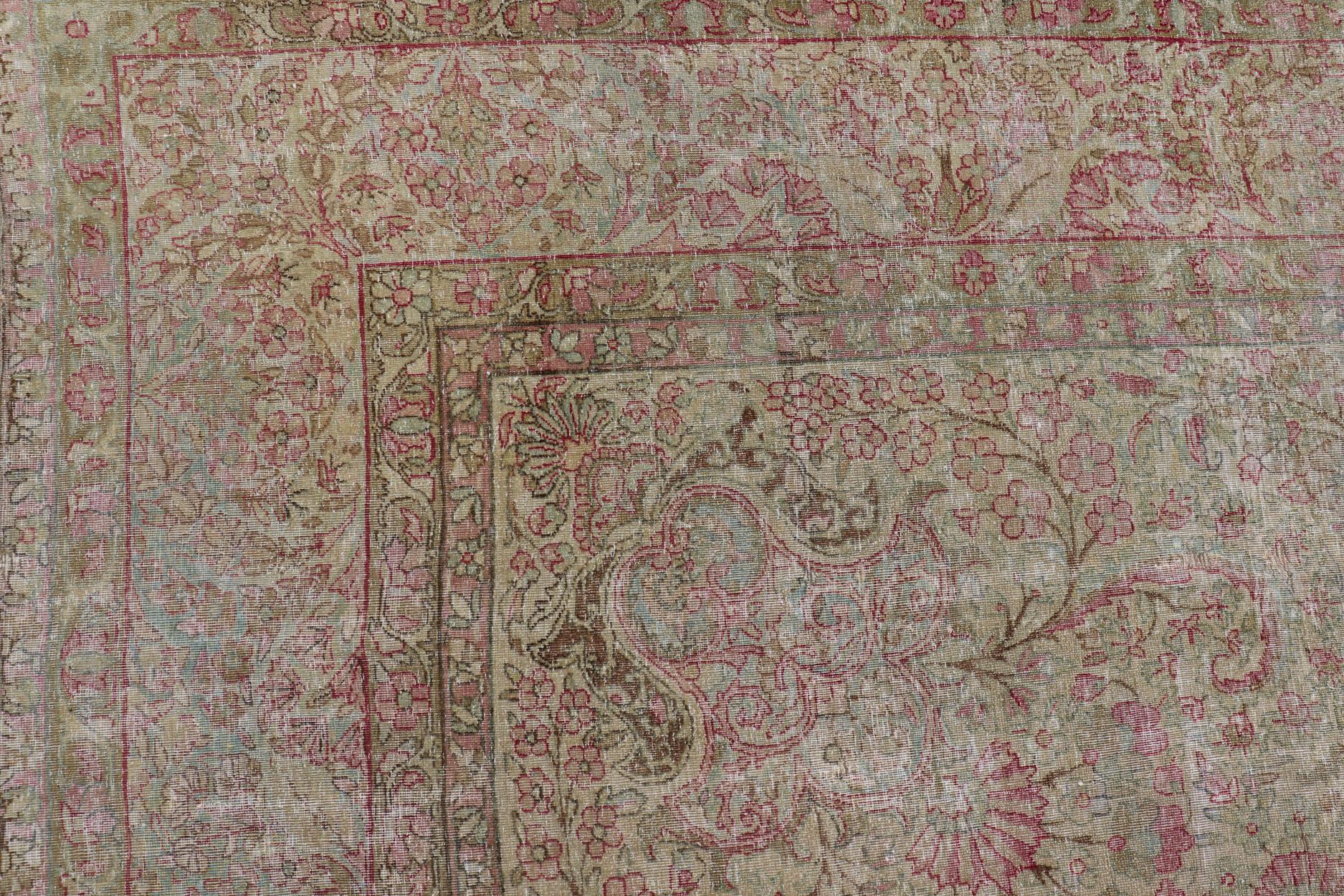 Antiker persischer Lavar Kerman-Teppich im Used-Look mit mehrfarbigen Blumenmotiven im Angebot 7