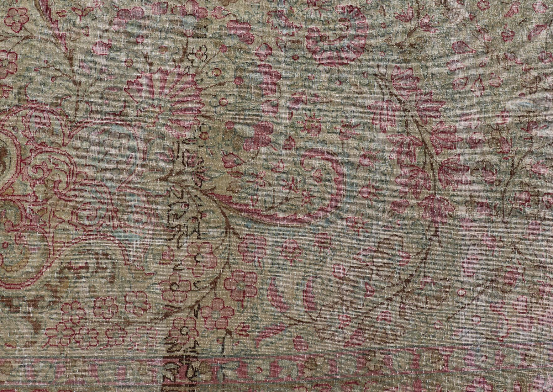 Antiker persischer Lavar Kerman-Teppich im Used-Look mit mehrfarbigen Blumenmotiven im Angebot 9
