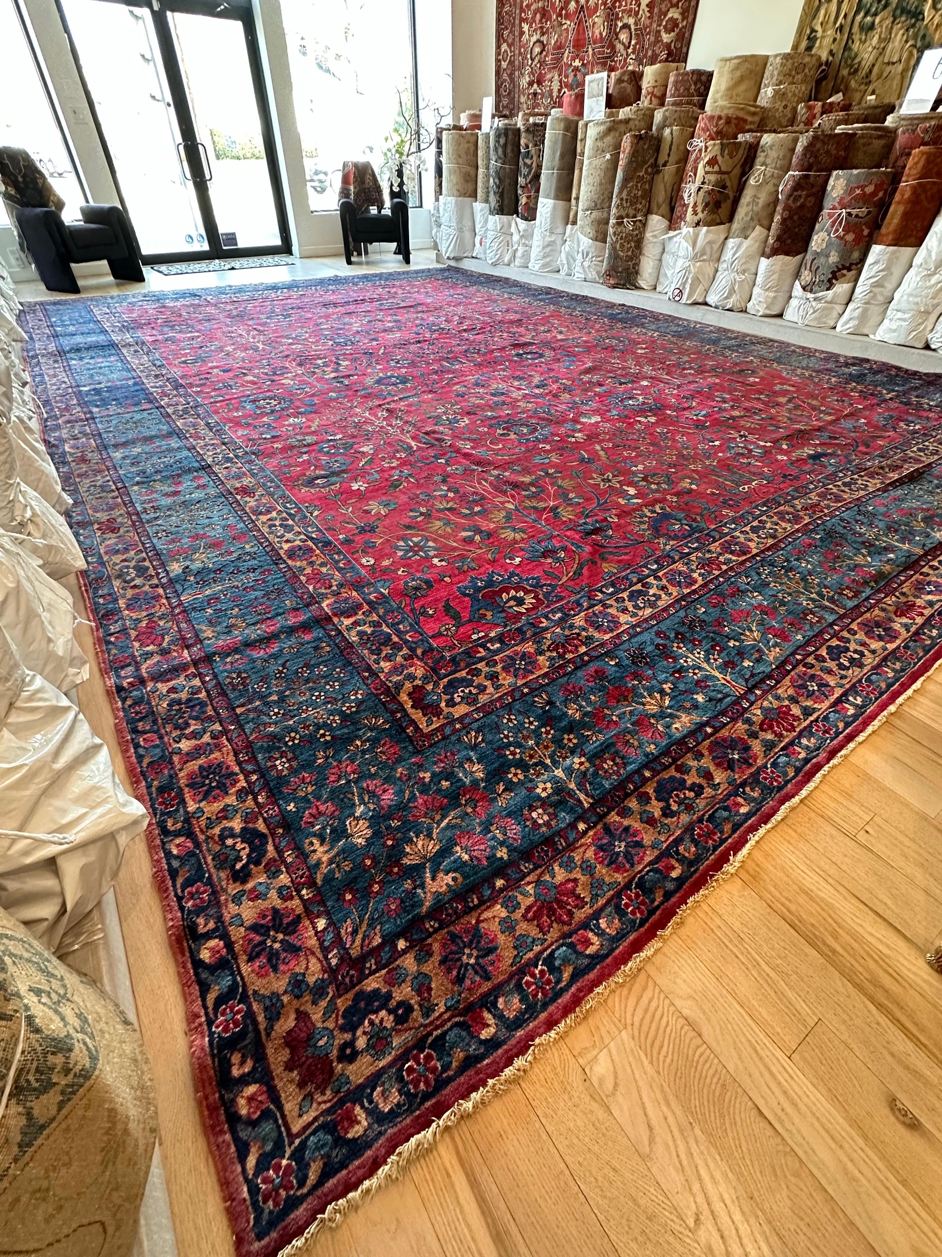 Tapis oriental persan ancien Lavar Kerman, fait à la main, rouge, ivoire, bleu clair en vente 2