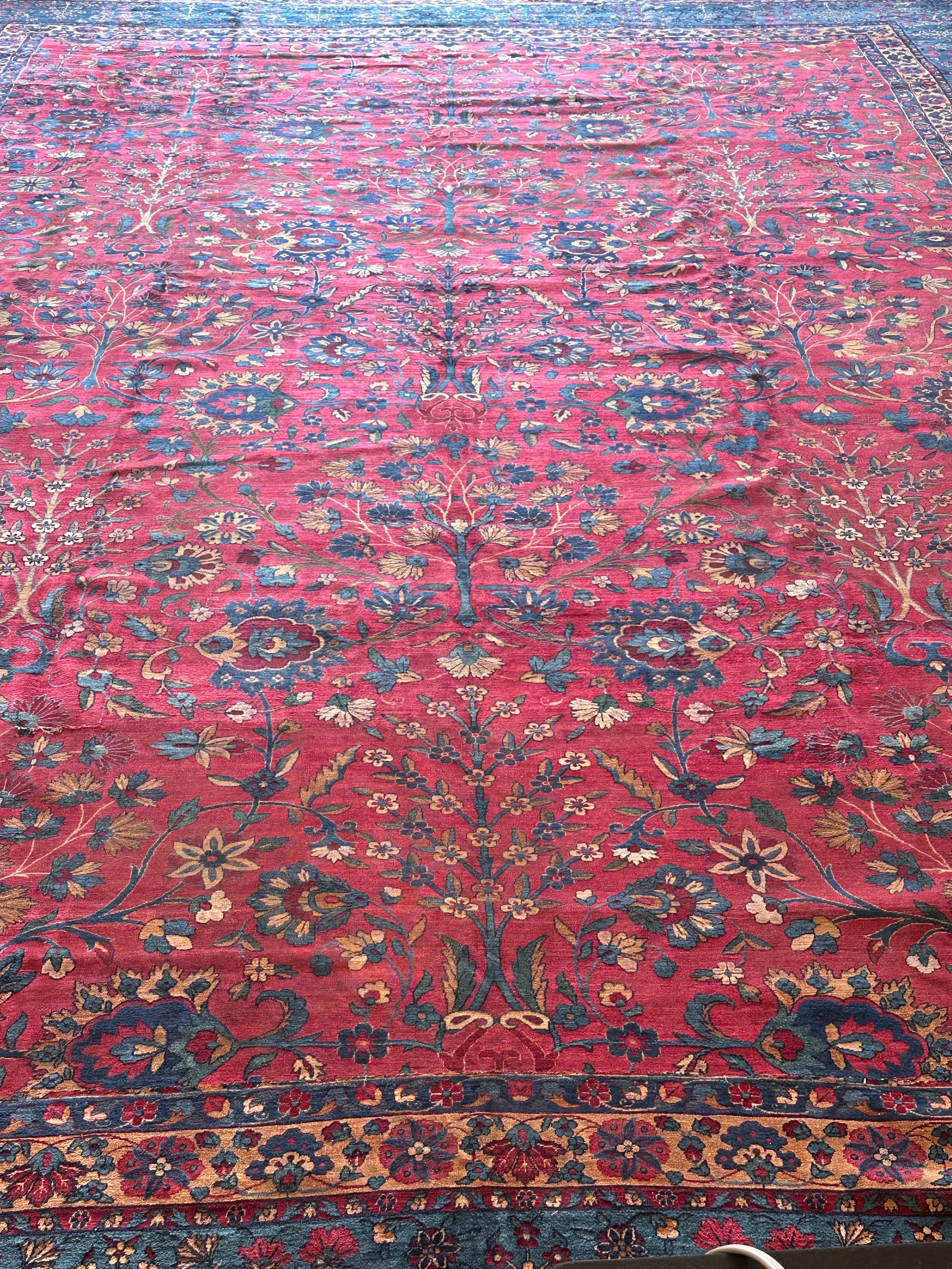 Tapis oriental persan ancien Lavar Kerman, fait à la main, rouge, ivoire, bleu clair en vente 3
