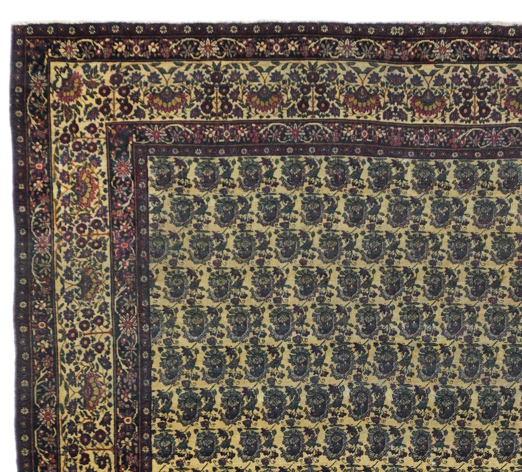 Antiker persischer Lavar Kerman-Teppich 4'2'' x 6'4'' (Handgeknüpft) im Angebot