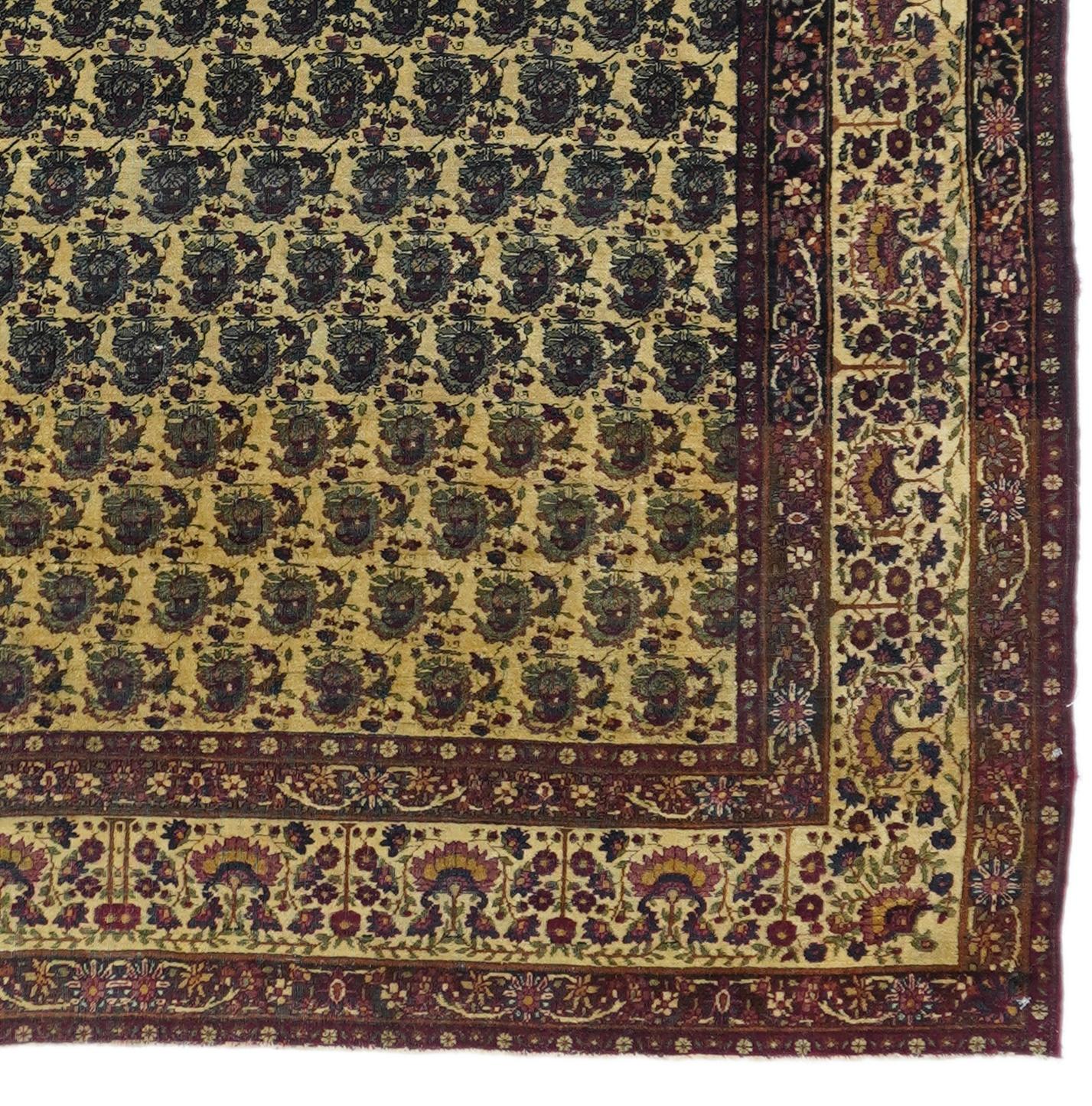 Antiker persischer Lavar Kerman-Teppich 4'2'' x 6'4'' im Zustand „Hervorragend“ im Angebot in New York, NY