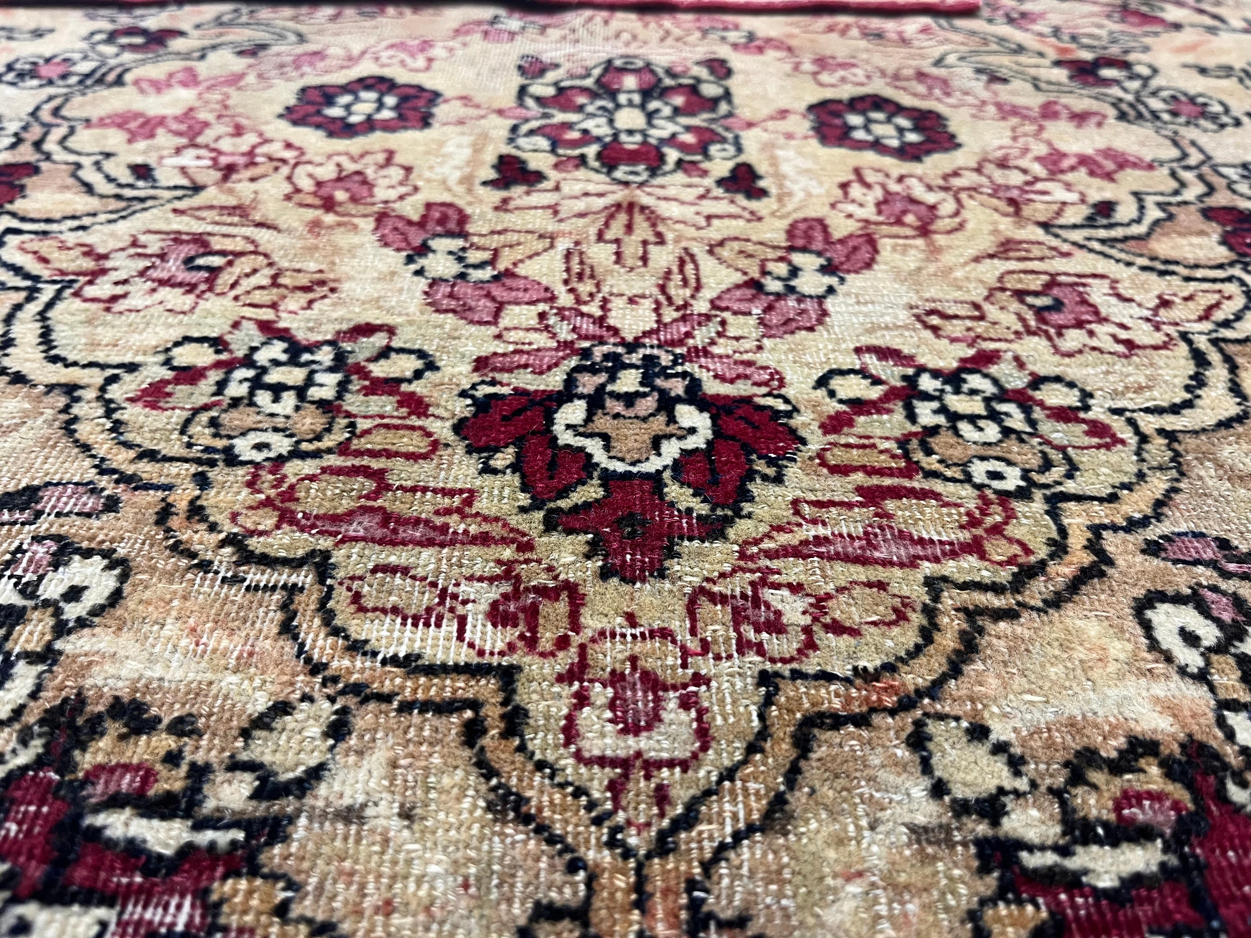 XIXe siècle Tapis ancien persan Lavar Kerman 4'2 x 6'6