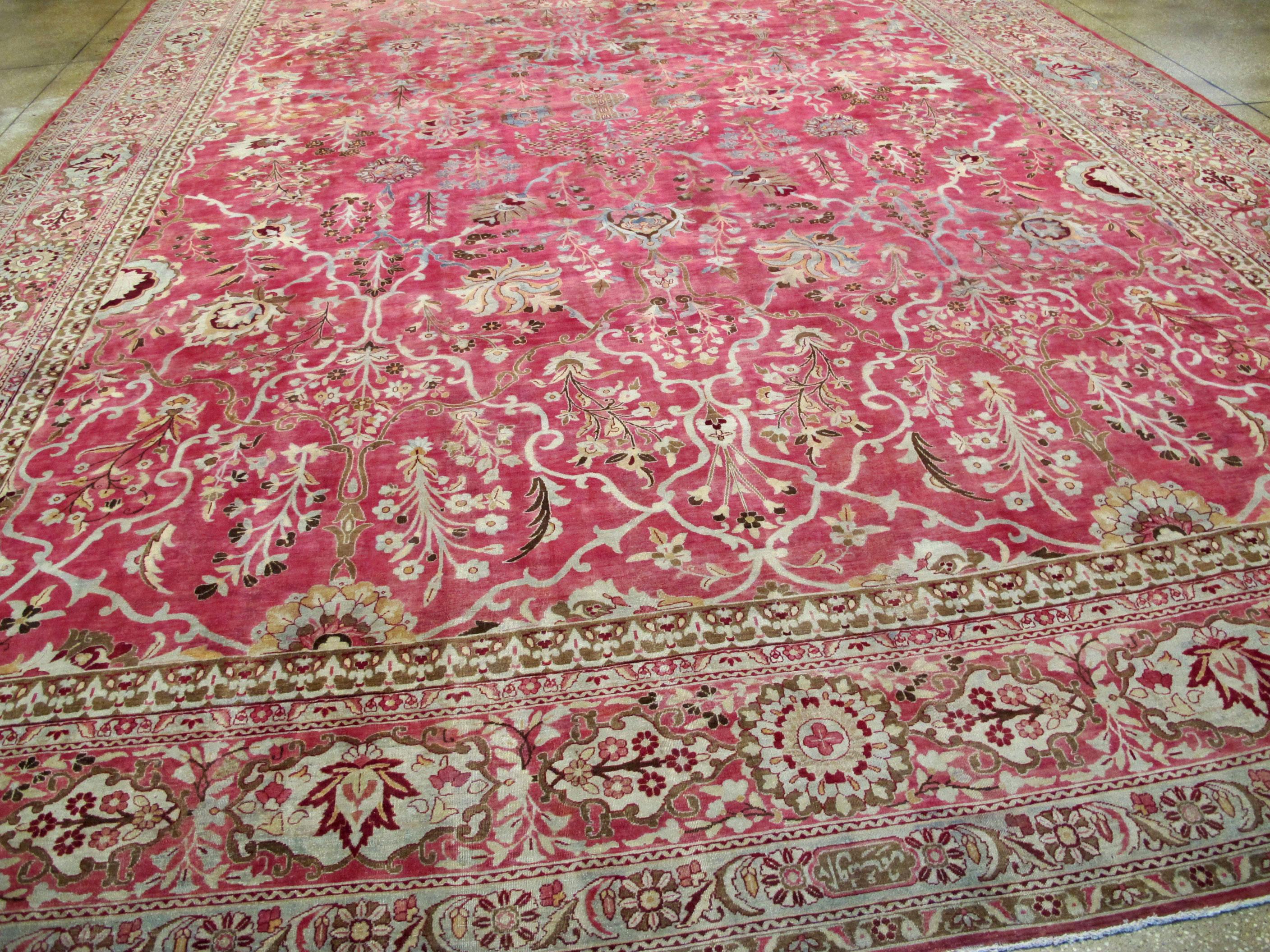 Antiker antiker persischer Lavar Kerman Oversize-Teppich (Handgeknüpft) im Angebot