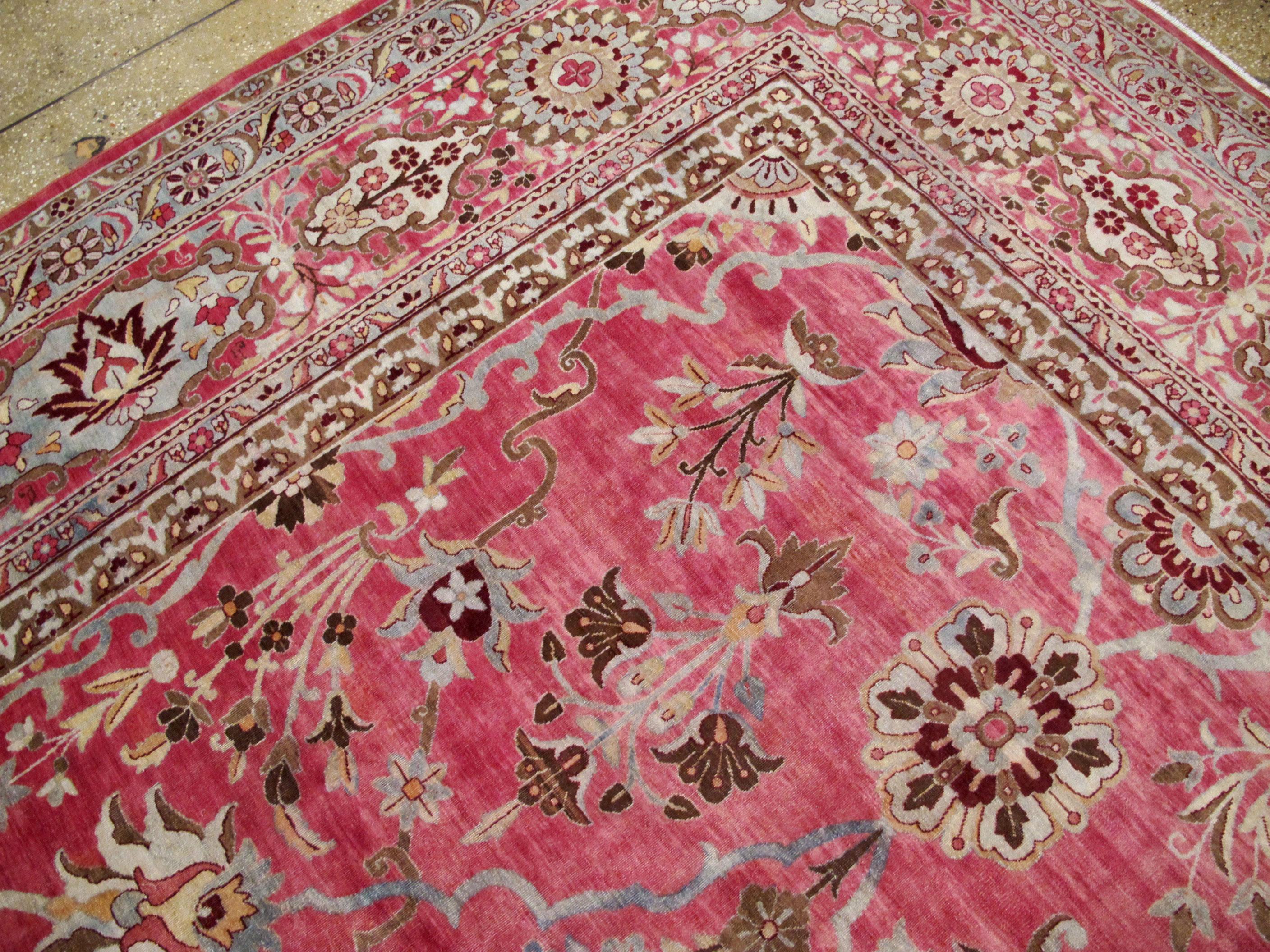 Antiker antiker persischer Lavar Kerman Oversize-Teppich (20. Jahrhundert) im Angebot