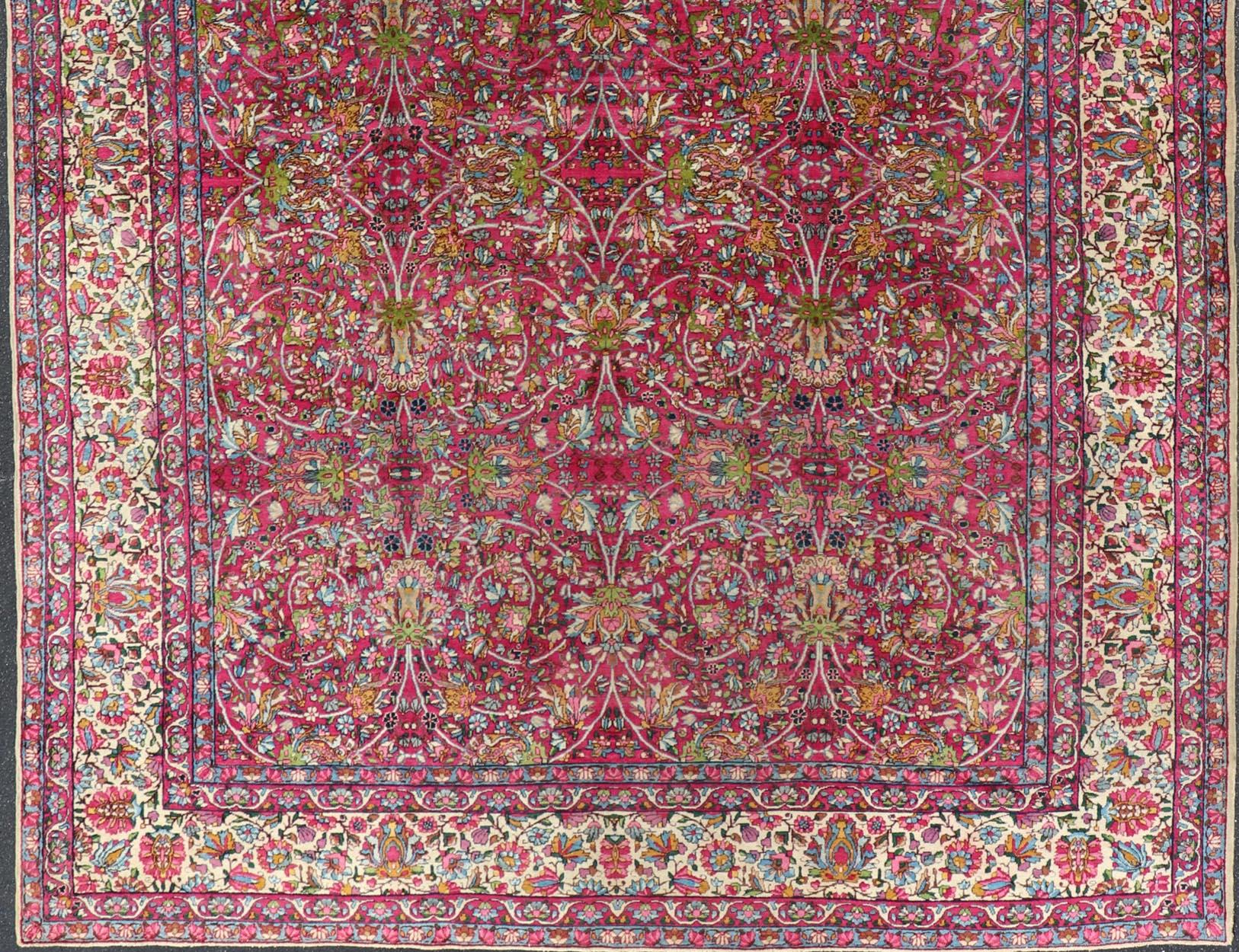 Tapis persan ancien Lavar Kerman magenta à motifs floraux sur toute sa surface en vente 3