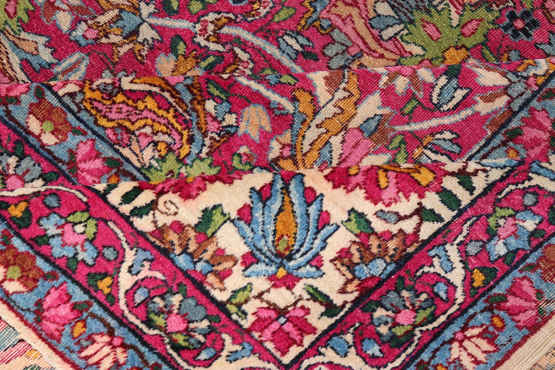 Tapis persan ancien Lavar Kerman magenta à motifs floraux sur toute sa surface en vente 4