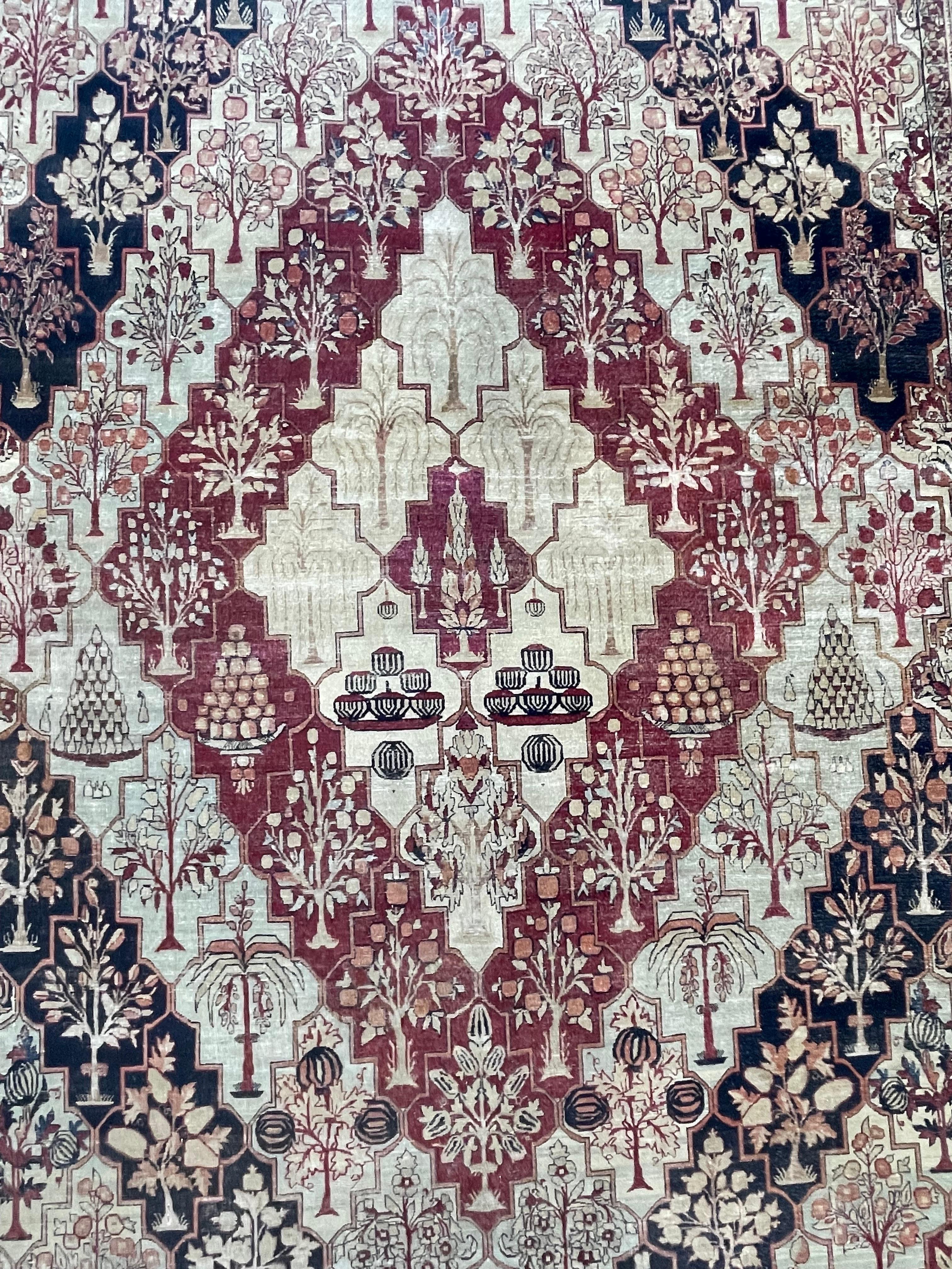Antiker persischer Lavar Kerman Hochzeitsteppich um 1900 im Zustand „Gut“ im Angebot in Morton Grove, IL