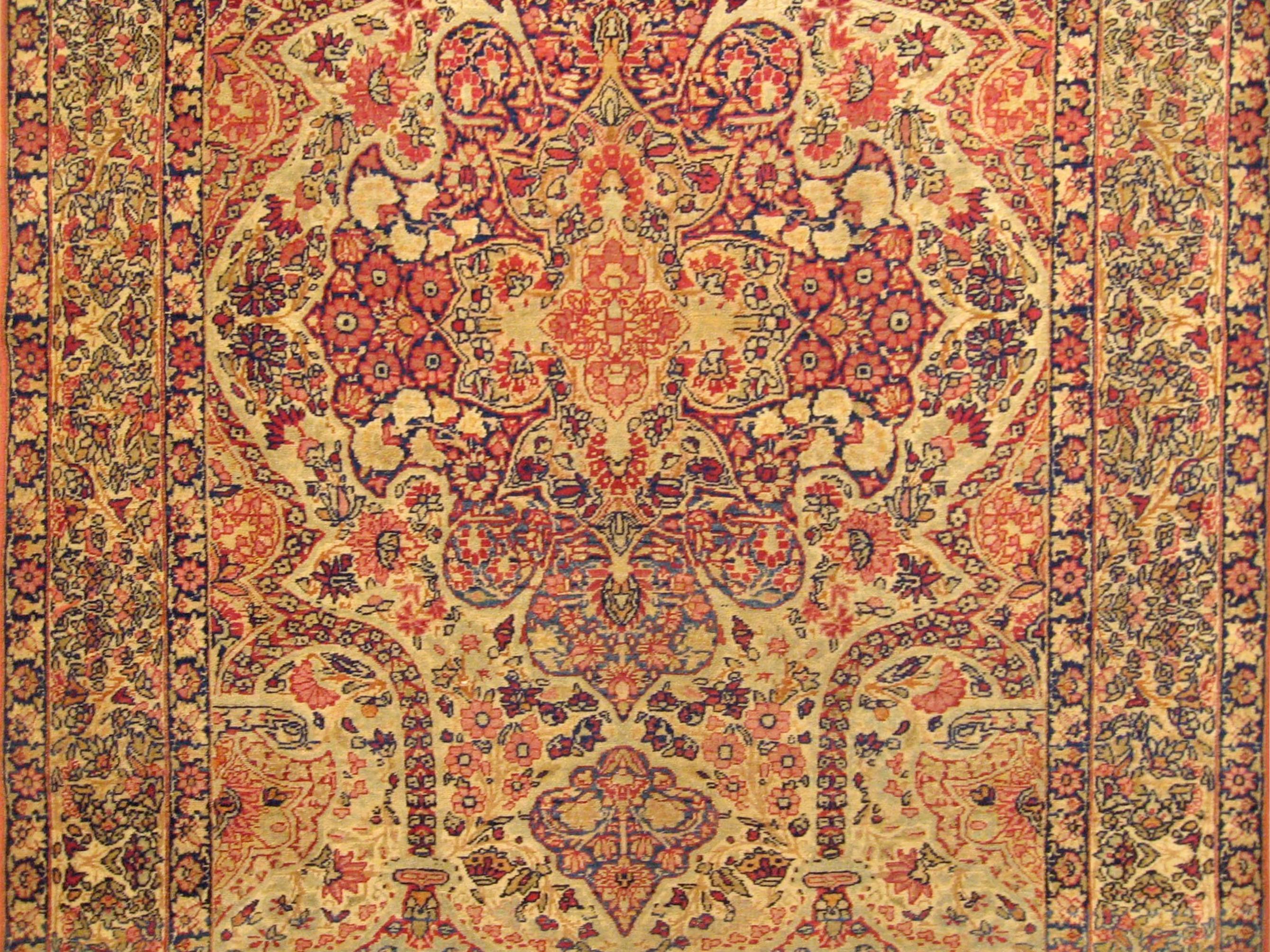 Antique Persian Lavar Oriental Carpet, in Small Size, with a Central Medallion In Good Condition For Sale In New York, NY