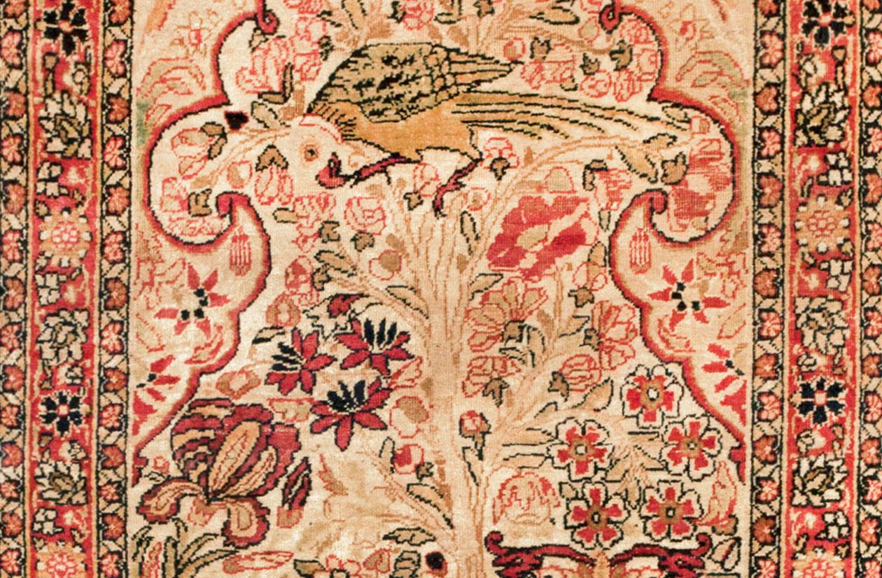 Antiker persischer Lavar- orientalischer Teppich, in kleiner Gre, mit Lebensbaum-Design (Handgeknüpft) im Angebot
