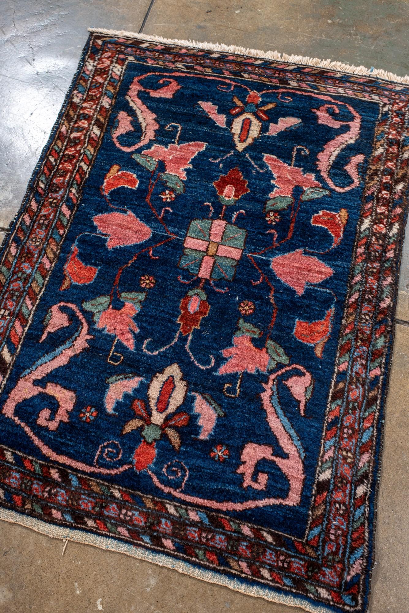 Alfombra persa antigua Lilian Persa en venta