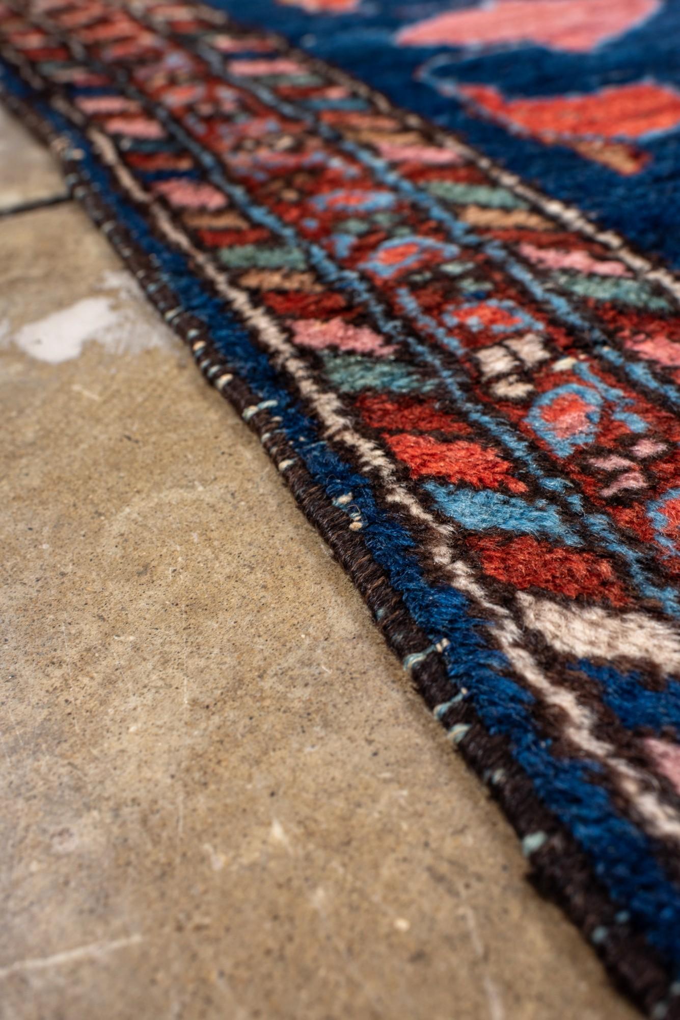 Alfombra persa antigua Lilian siglo XX en venta